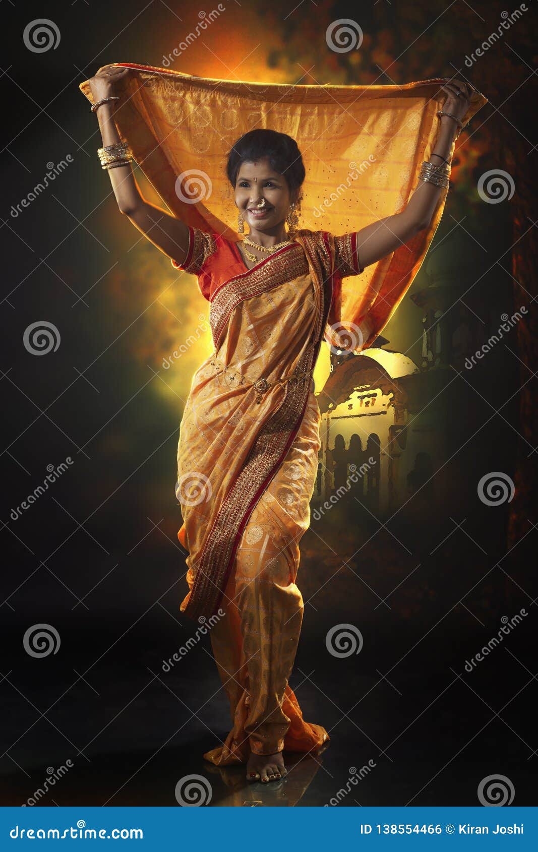 Indian Young Lady Performing Traditional Dance Stock Photo - Image of  famous, cultural: 138554466