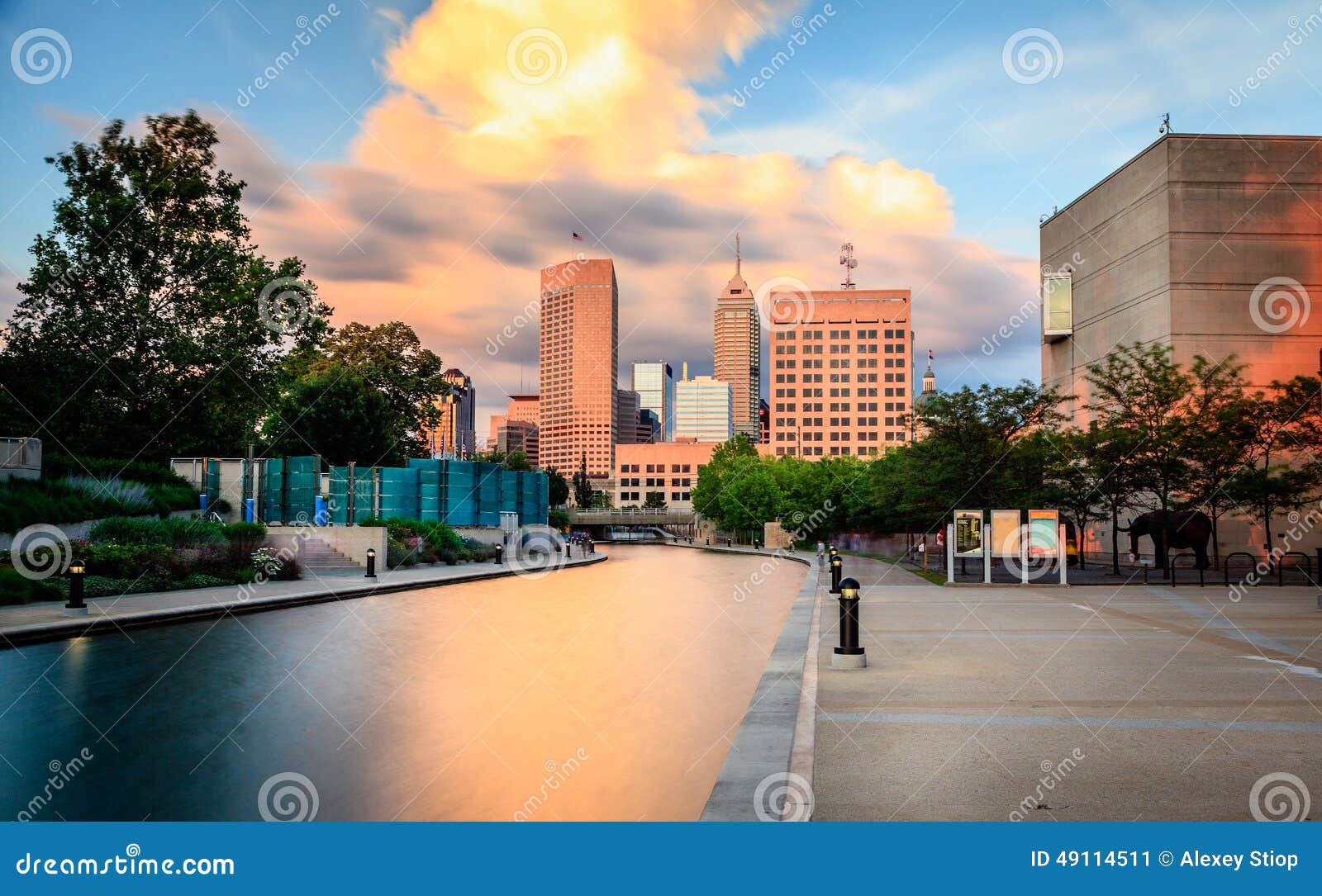 Indianapolis stock image. Image of landmark, water, indiana 49114511