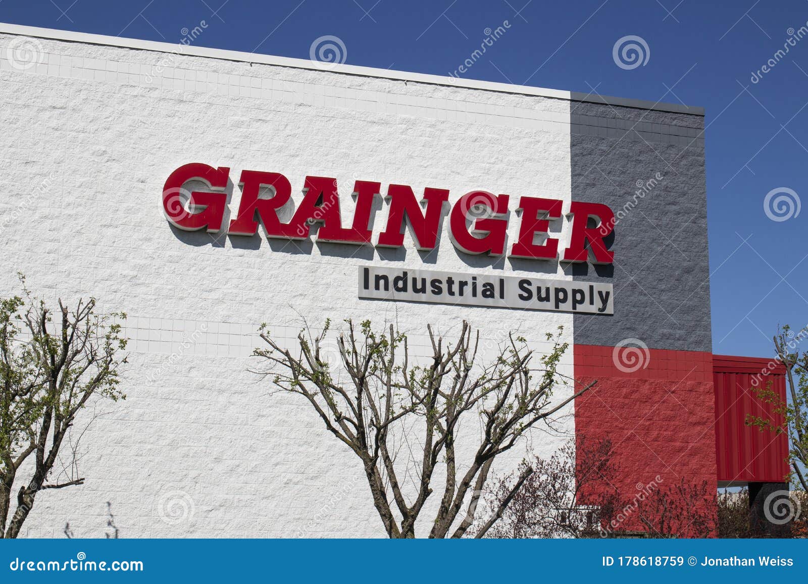 Grainger Industrial Supply Warehouse Ww Grainger Is A Hardware And Safety Supply Manufacturer Editorial Stock Image Image Of Supplies Ecommerce 178618759