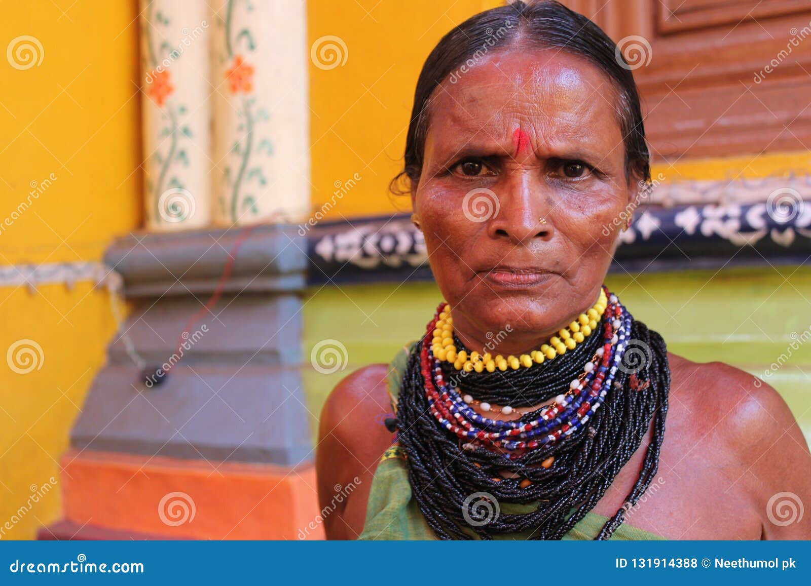 Indische Frau redaktionelles stockfoto. Bild von