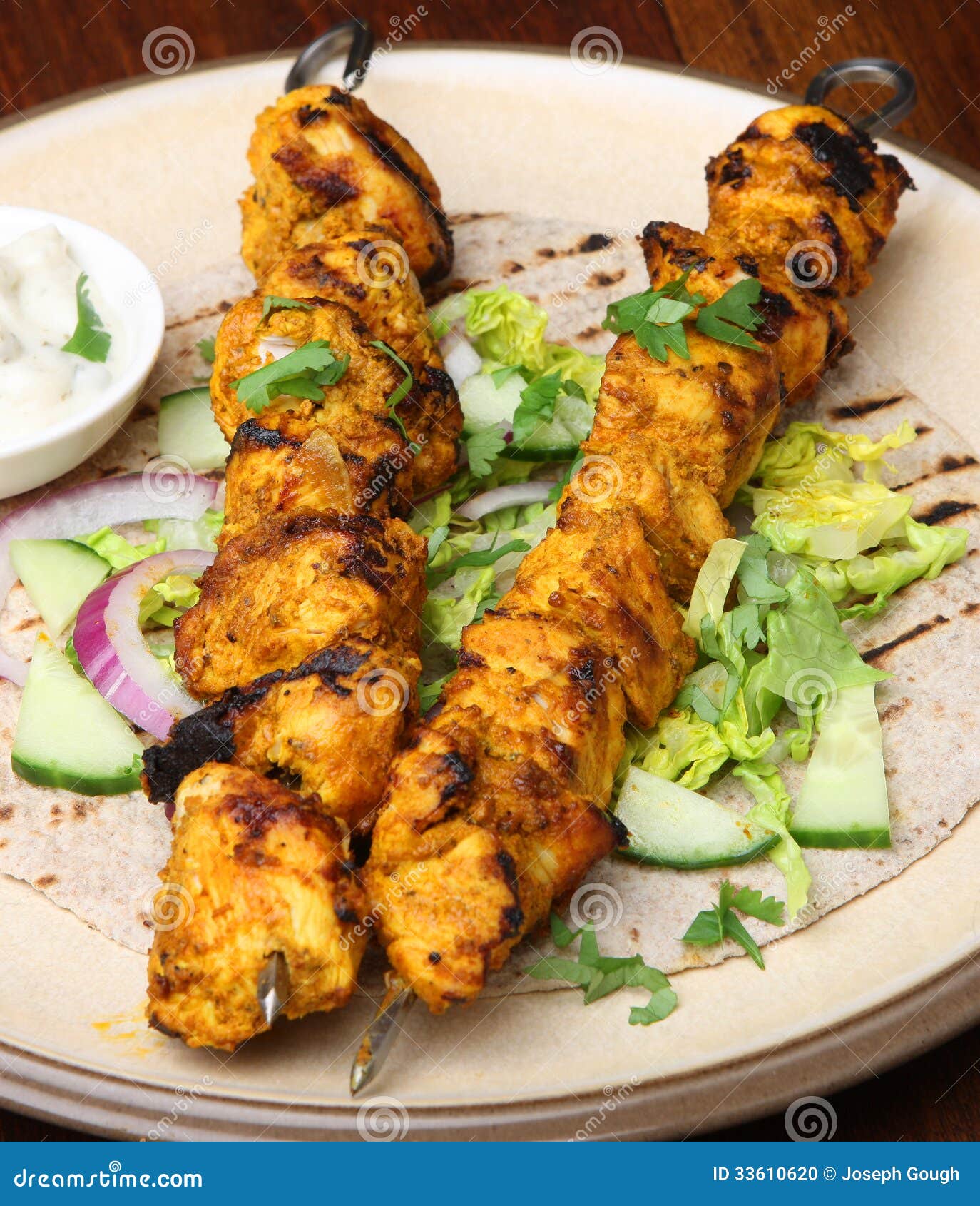 Indische Huhn-Tikka-Kebabs stockfoto. Bild von verkohlt - 33610620