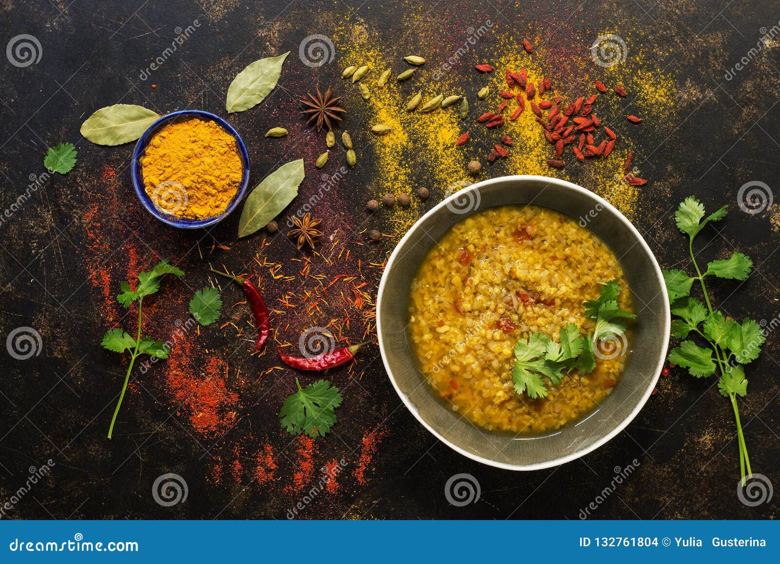 Indische Starke Suppe Von Roten Linsen Indische Vegetarische Nahrung ...