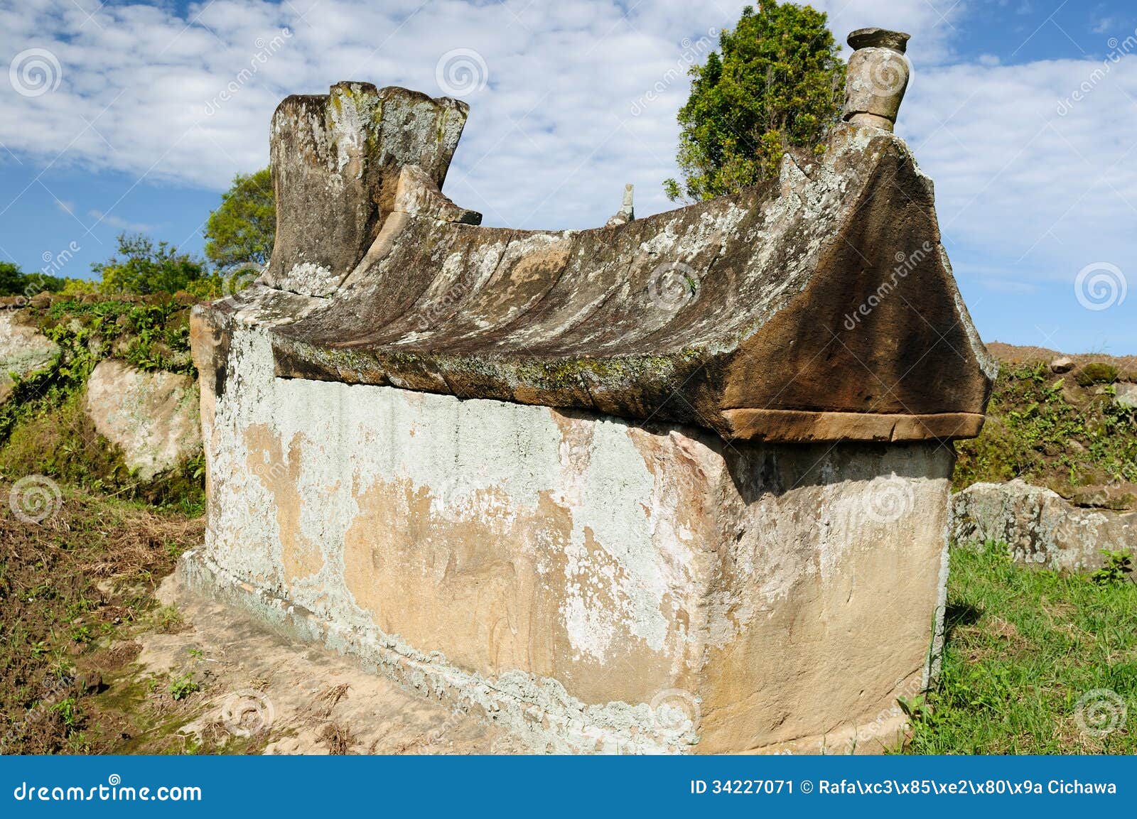 Indonesia, tumba antigua imagen de archivo. Imagen de asustadizo 34227071