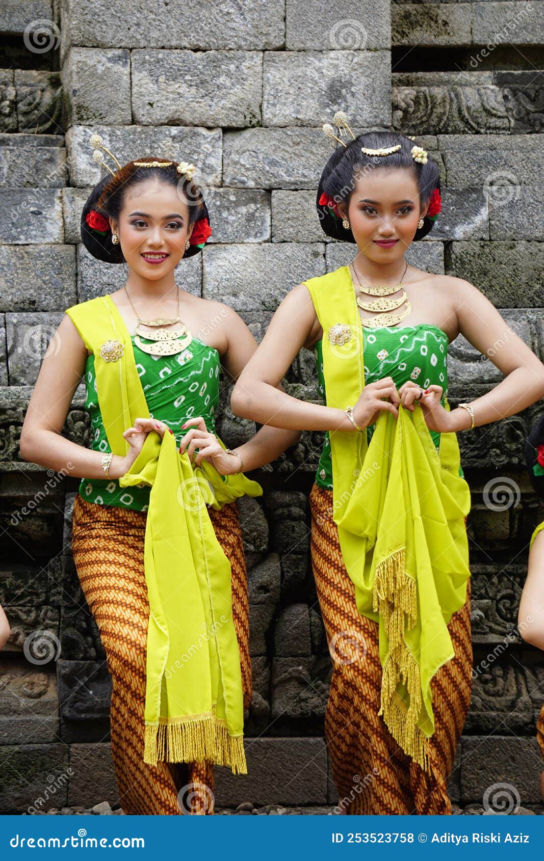 Indonesian Traditional Dancer With Traditional Clothes Editorial Stock