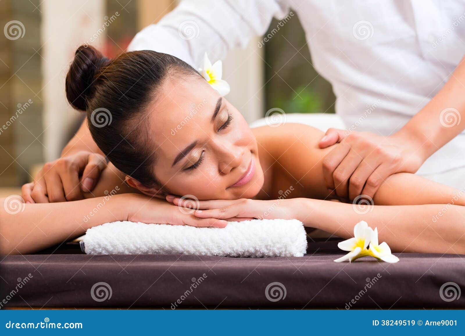 Indonesian Woman Wellness Massage In Spa Stock Image
