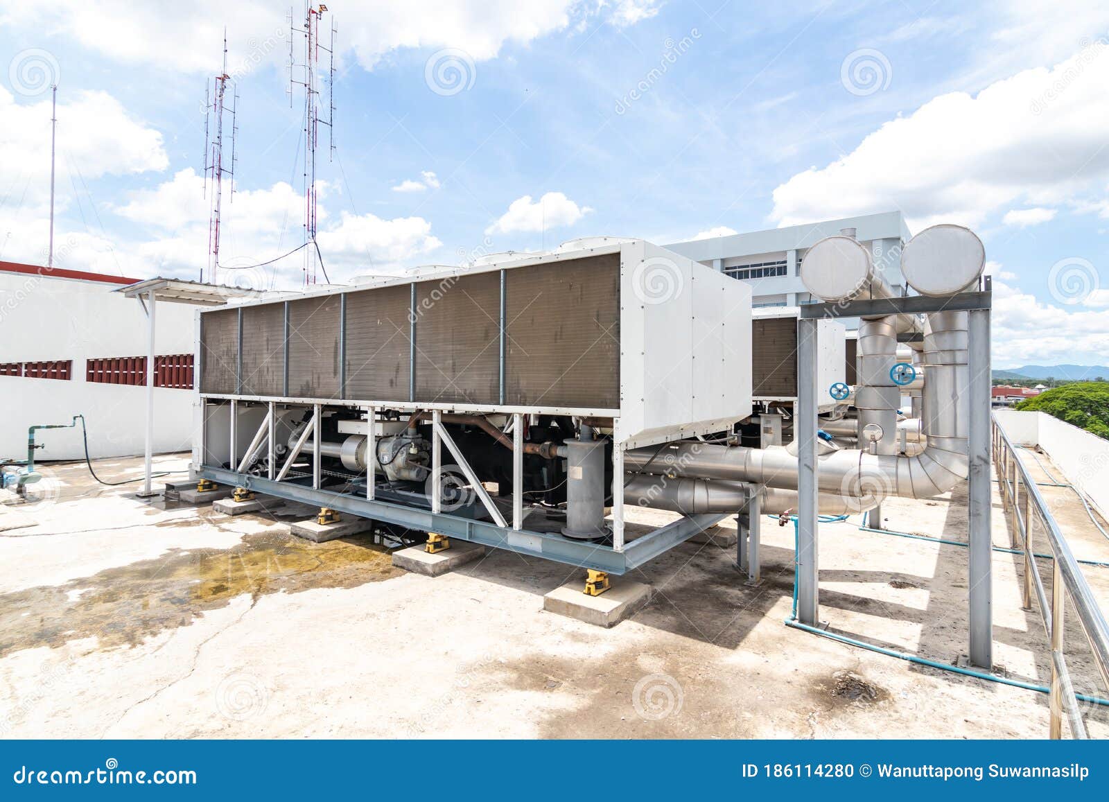 Industrail Freecooling Chiller Air Conditioner on the Rooftop Stock