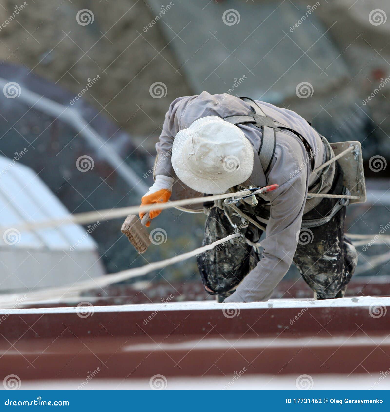 industrial mountaineering worker (painter)
