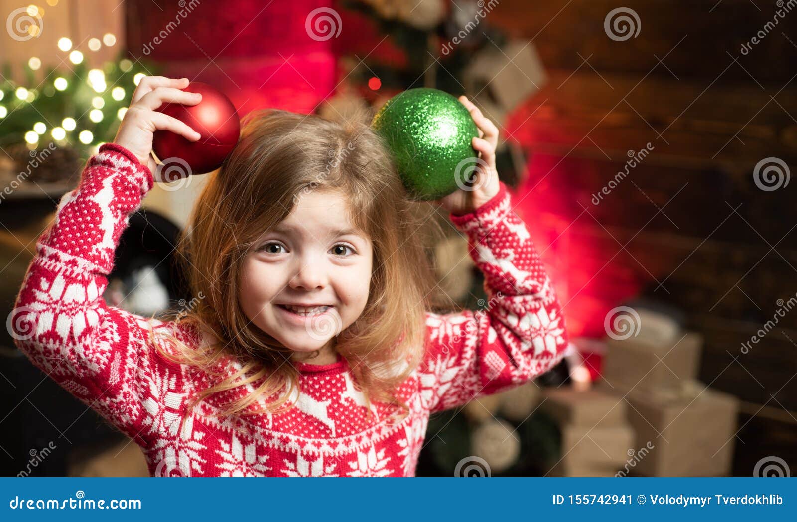 Happy Childhood. Adorable Child Play at Home. Dreamy Baby Toddler on  Christmas Eve. Believe in Christmas Miracle Imagem de Stock - Imagem de  casa, presente: 155742941