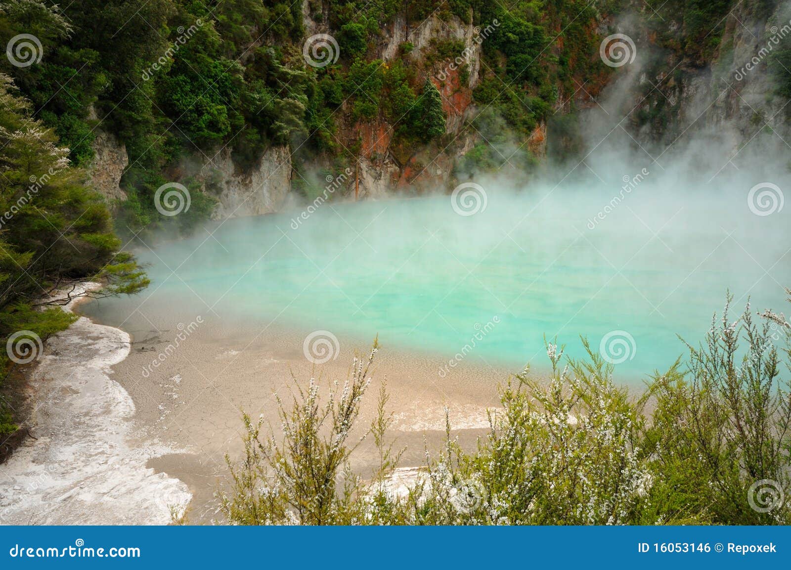 inferno crater, waimangu volcanic valley