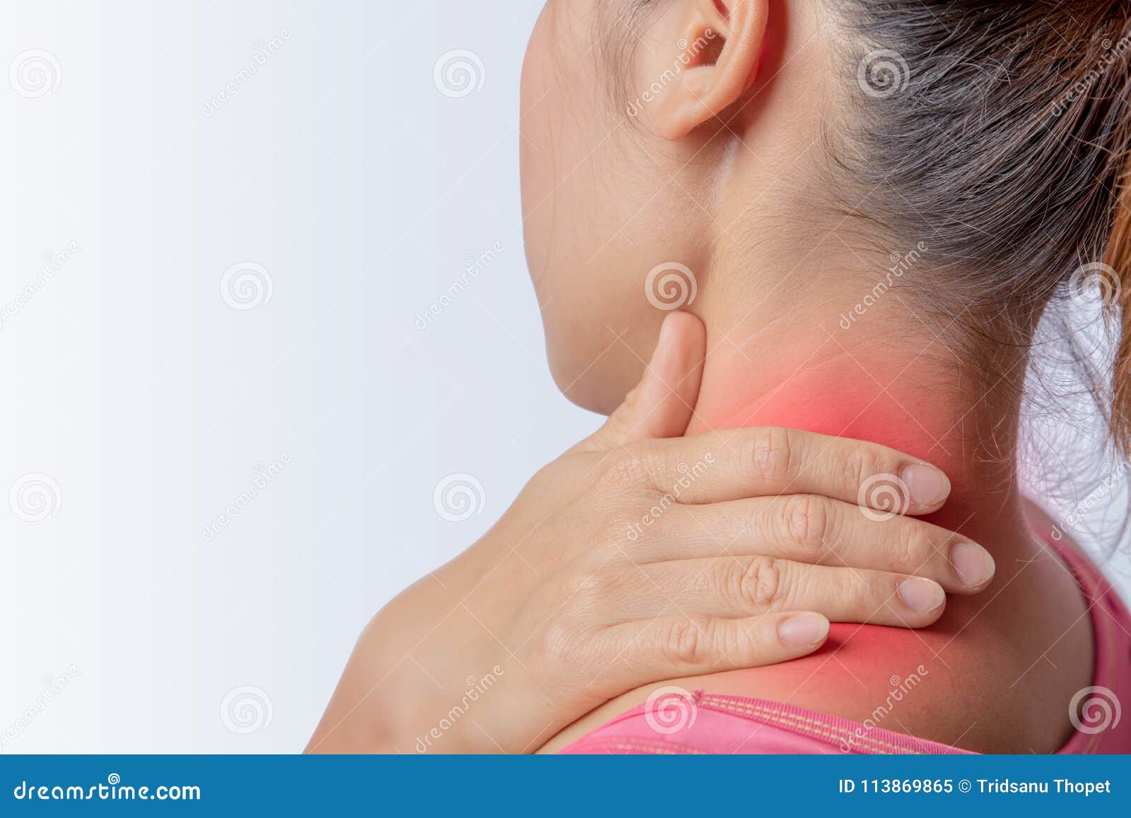 Professional Massage Of The Shoulder And Trapezius Muscle Indoors With Cozy  Dark Lighting. Premium Massage. Male Physiotherapist Massage Therapist  Doing Upper Back Massage To A Female Client Stock Photo, Picture and Royalty