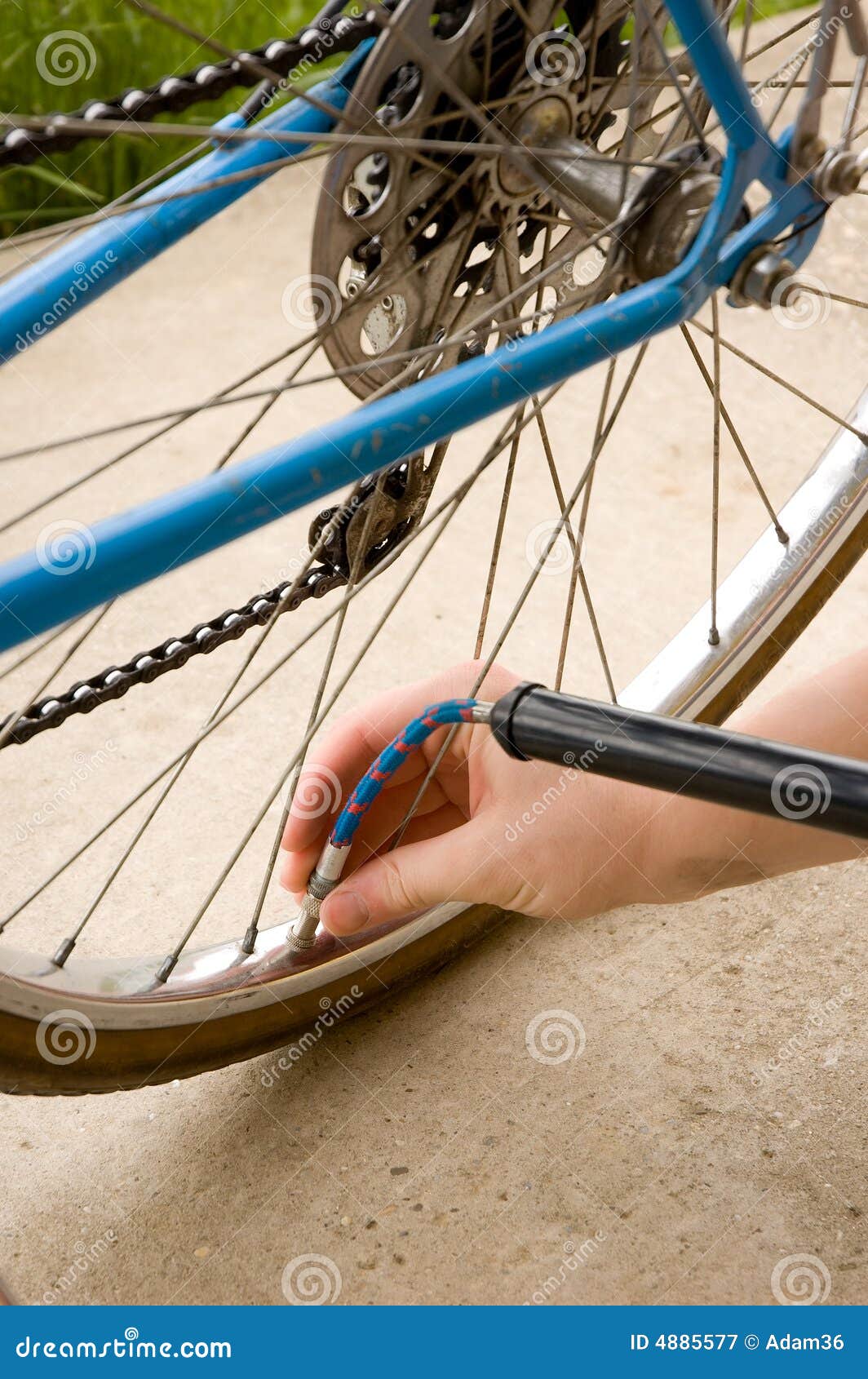 Inflating the Tire of a Bicycle Stock Image Image of tool, valve 4885577