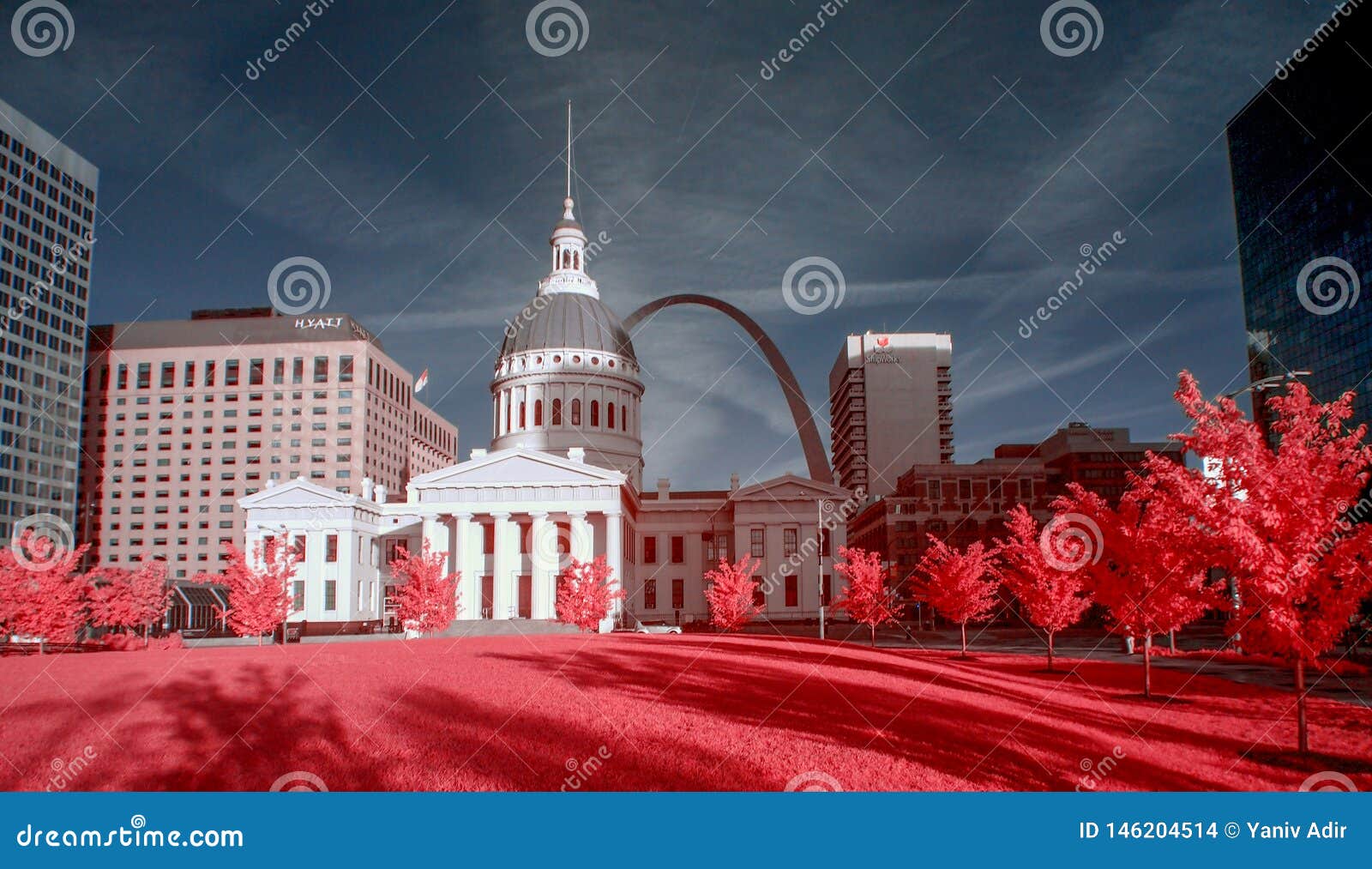 Old Courthouse And Gateway Arch. St. Louis, MO Editorial Stock Image - Image of infrared ...