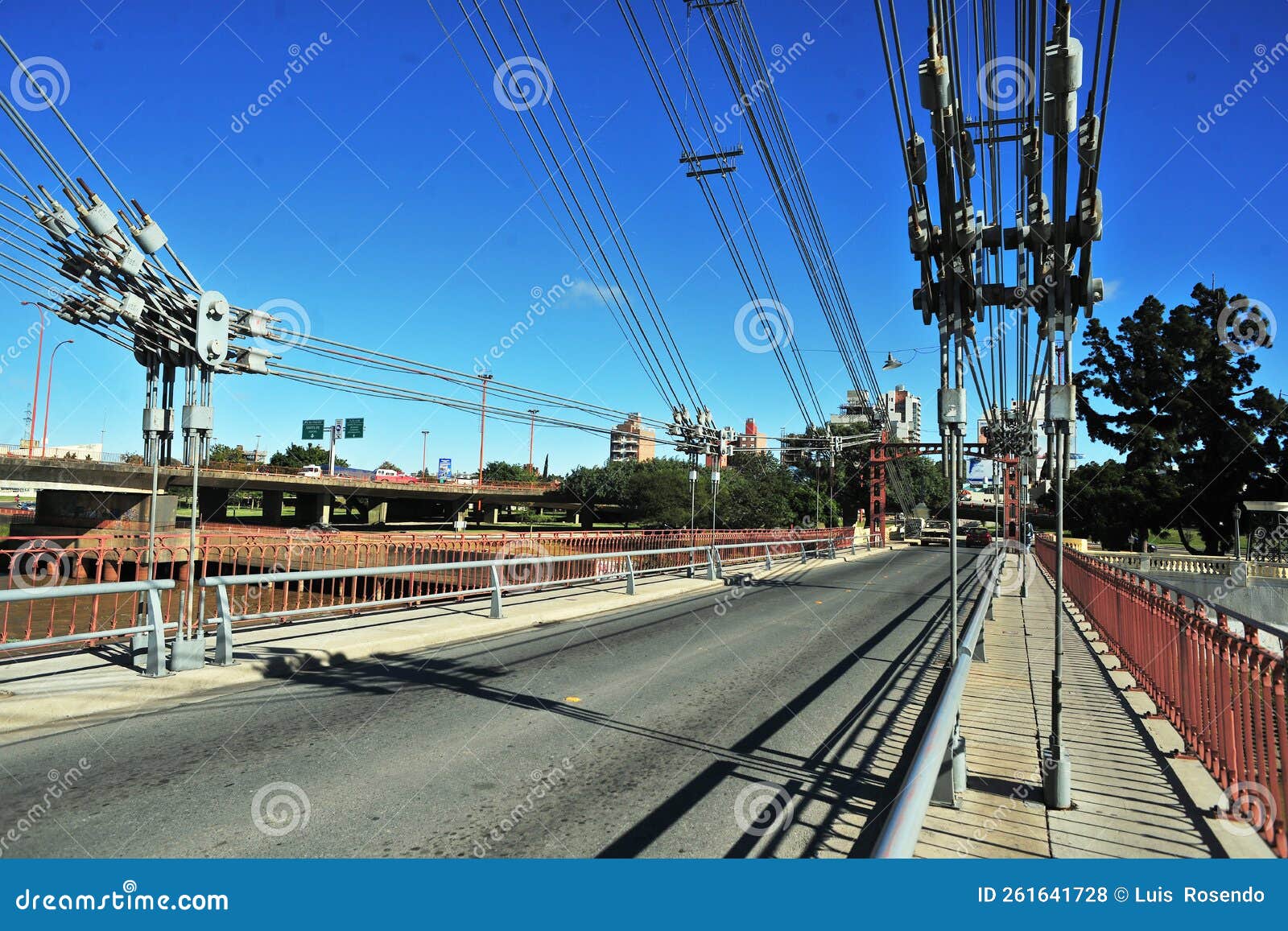 marcial candioti bridge, better known as the santa fe hanging bridge, is a suspension bridge located in the city of