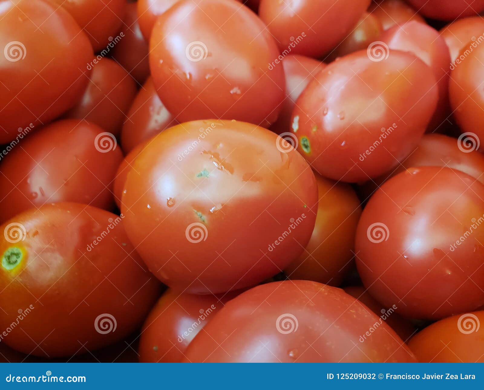 heap oficina red tomatoes in a market, background and texture