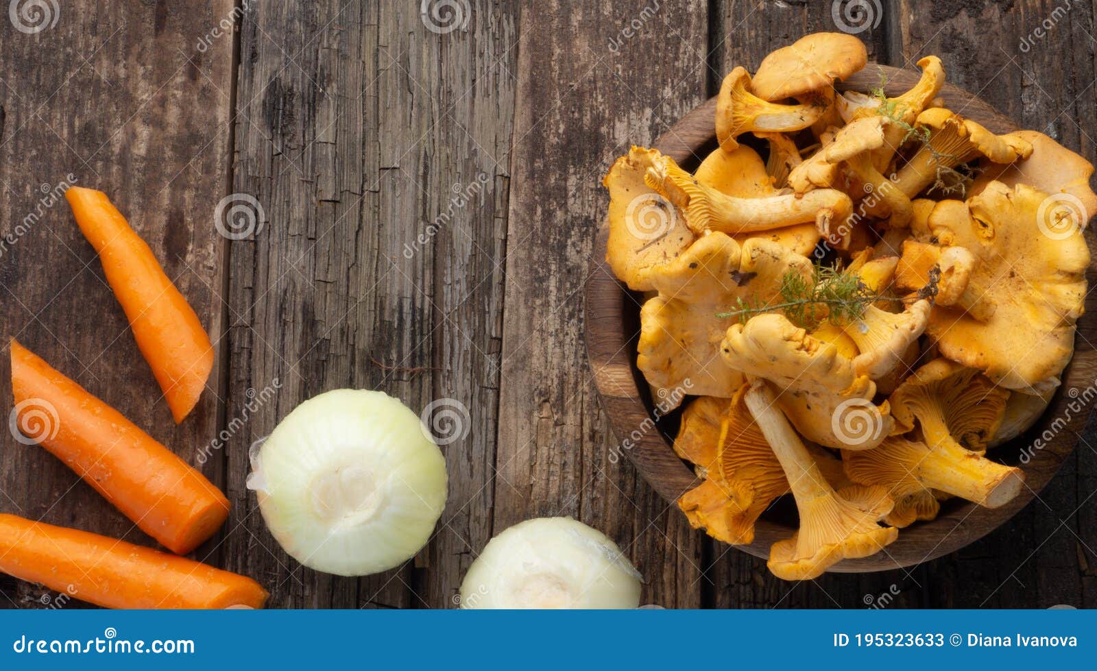 ingredientes for vegan chanterelles mushroom soup