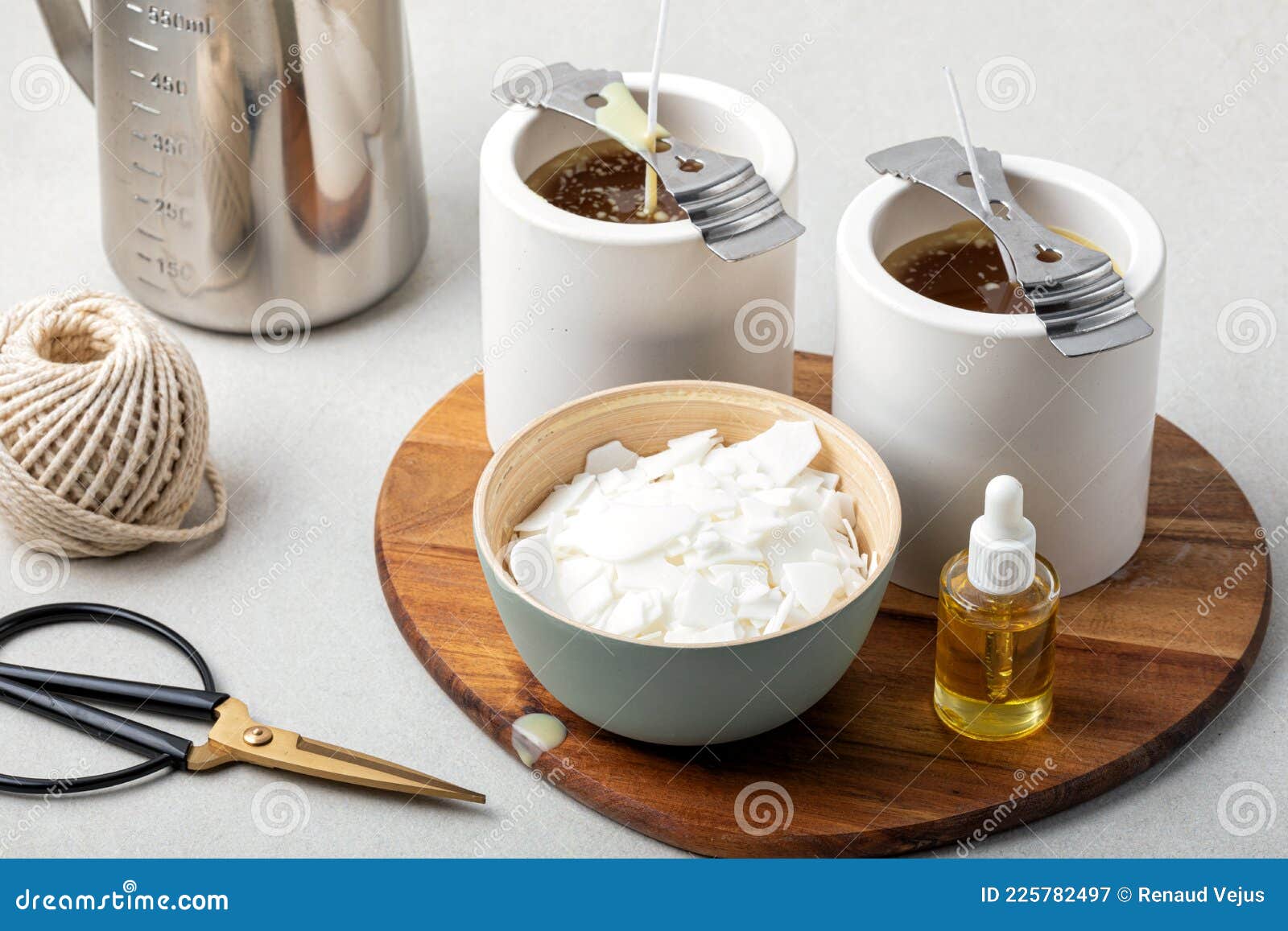 Ingredientes Y Herramientas Para Velas Artesanales De Aroma. Cera De Soja  Orgánica Aceites Esenciales Wicks Potes Imagen de archivo - Imagen de rosa,  rabina: 225782497