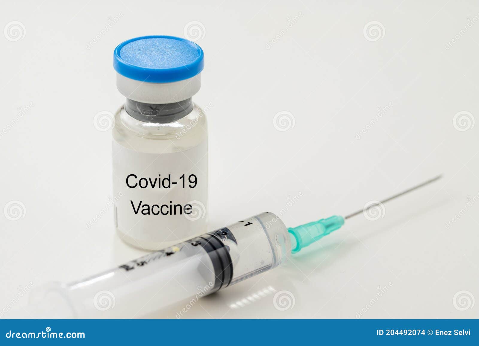 Injection De Vaccin Et De La Seringue. Il Utilisent Pour La Vaccination Et  Le Traitement De Prévention De L'infection Par Le Virus Photo stock - Image  du clinique, protection: 204492074