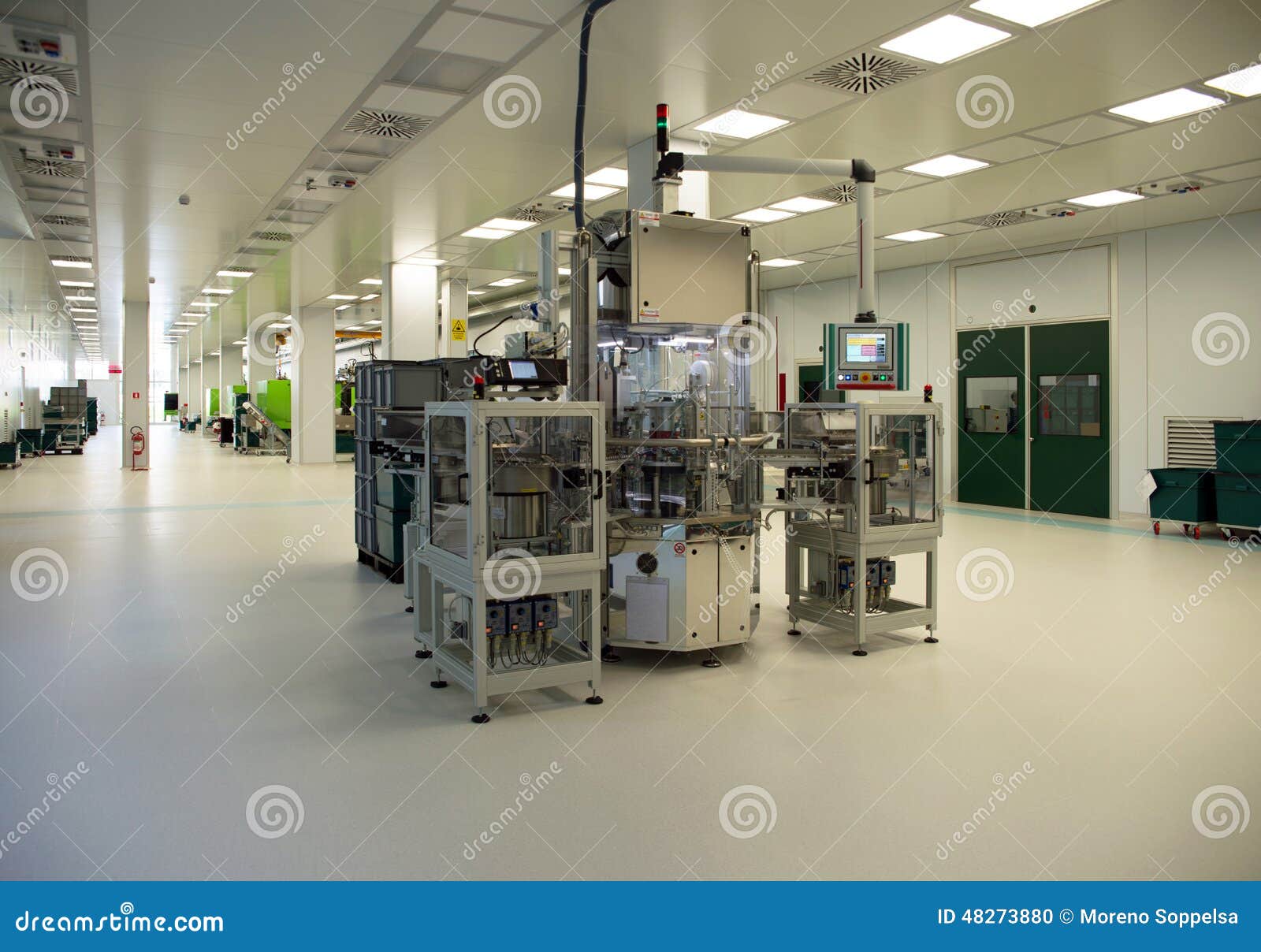 injection molding of biomedical products in clean room