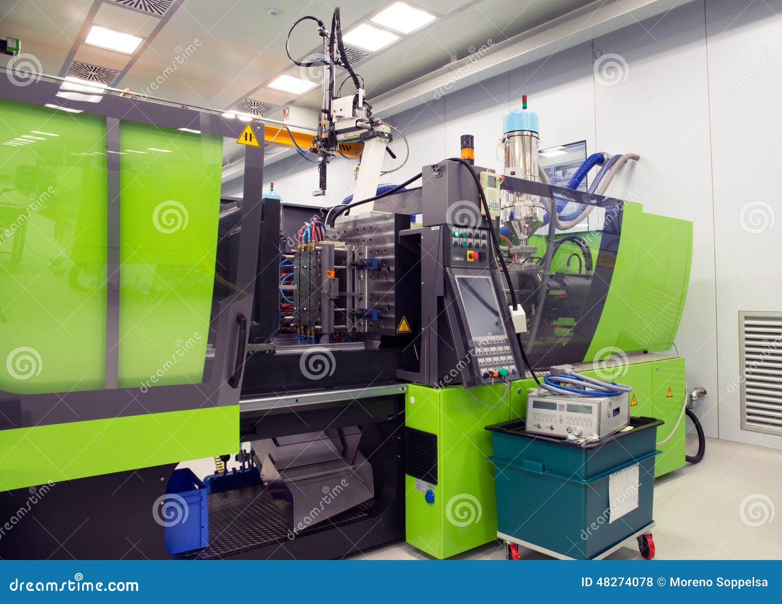 injection molding of biomedical products in clean room