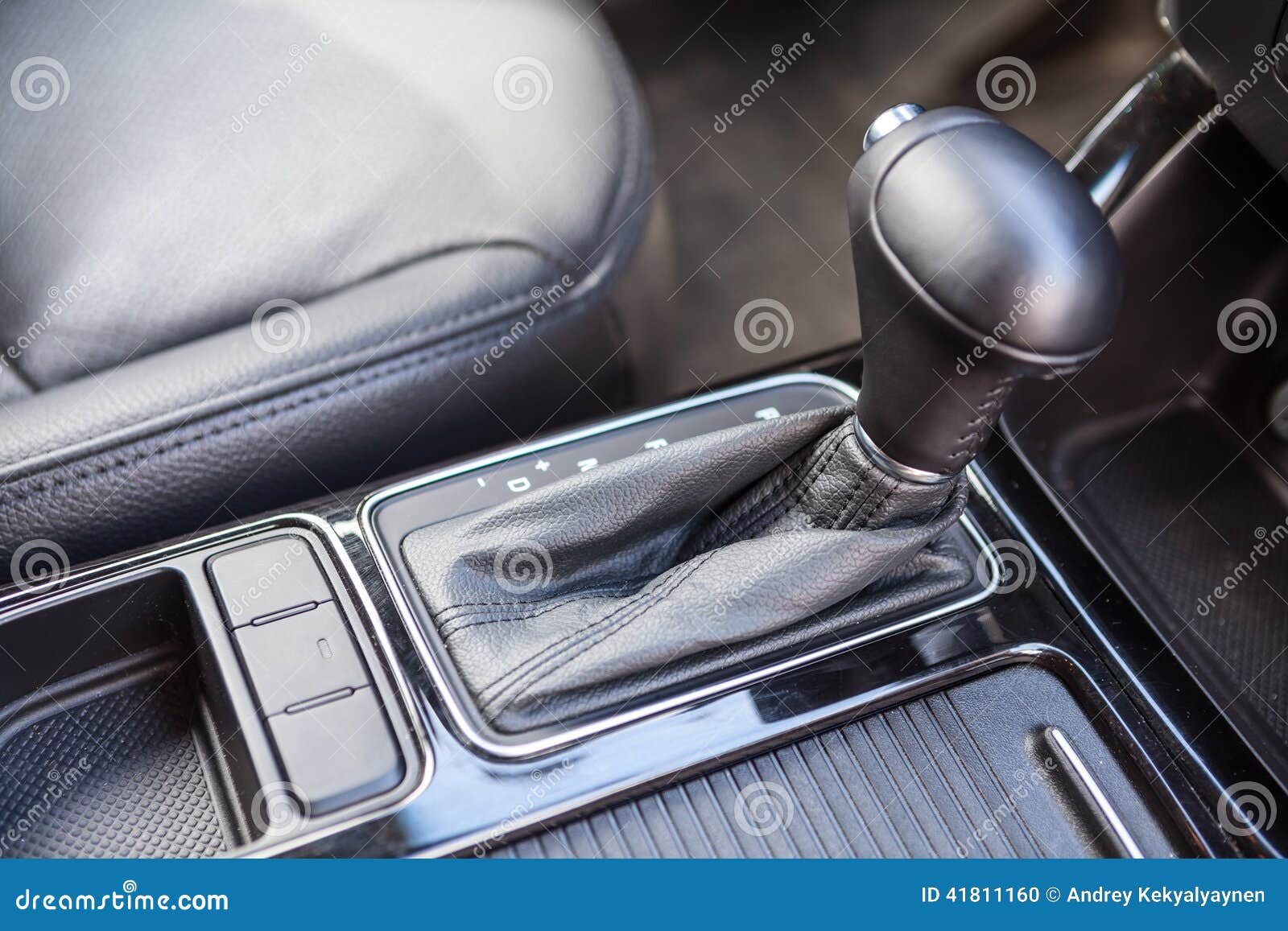 Innenraum Des Modernen Autos Mit Automatikgetriebe Stockfoto - Bild von  hintergrund, laufwerk: 41811160