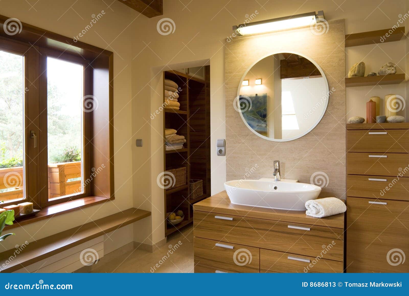 Innenraum Des Stilvollen Modernen Badezimmers Stockbild - Bild von