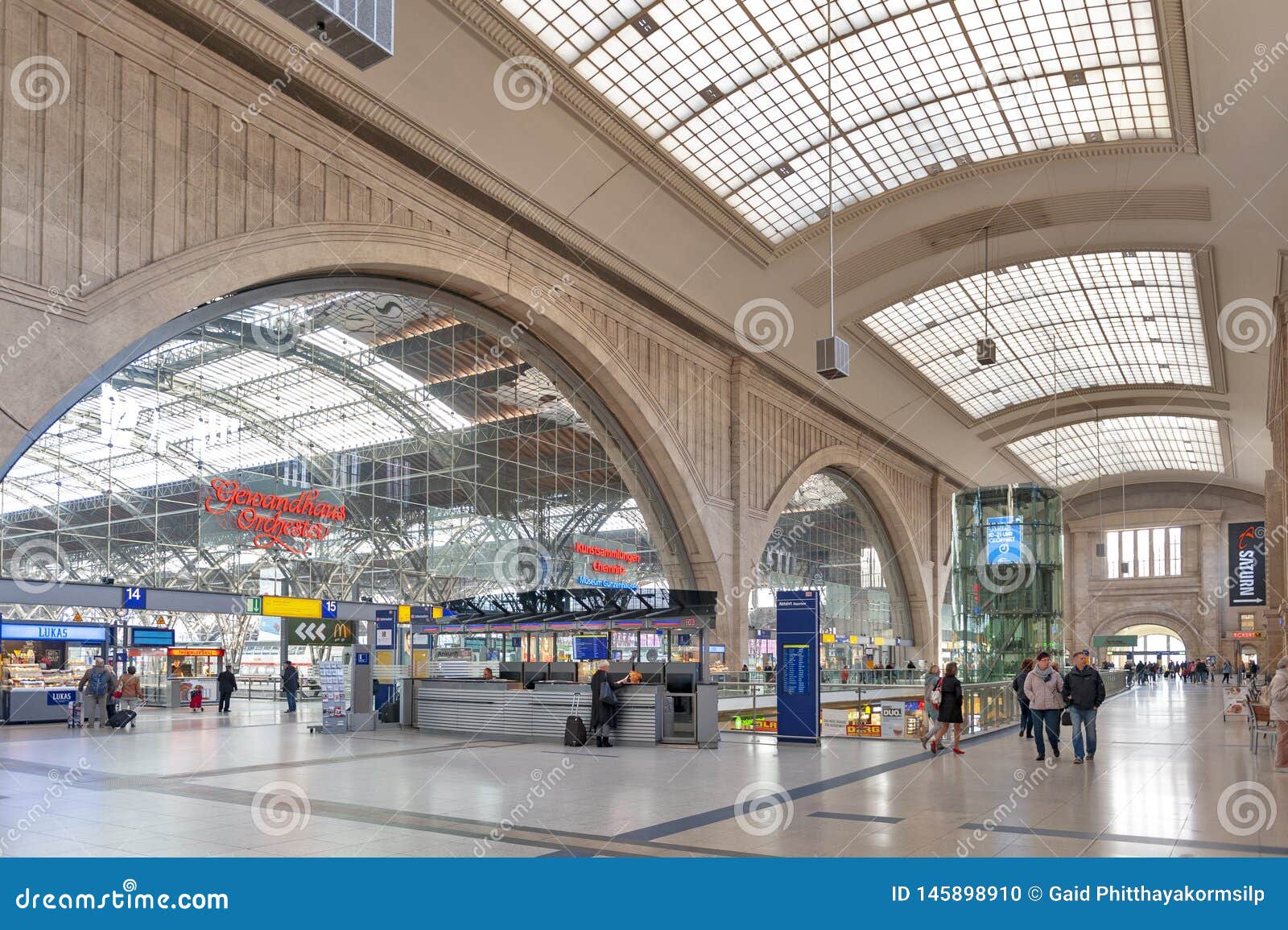 Innenraum Von Leipzig Hauptbahnhof, Zentrale Bahnendstelle