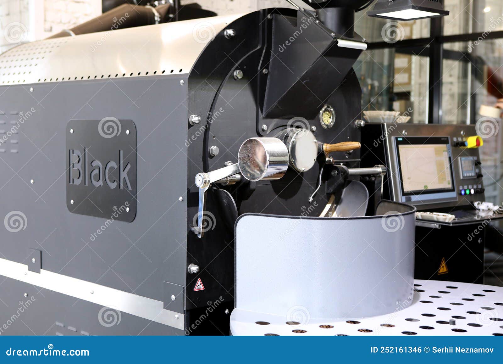 Innovative Coffee Roaster. Coffee Export Production for the Consumer