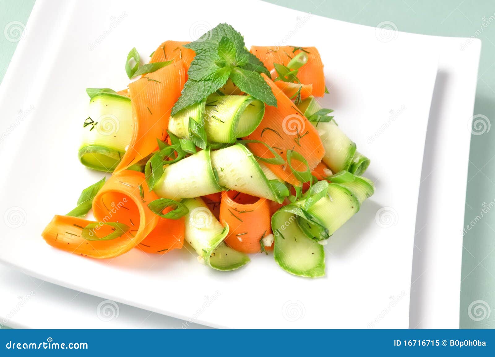 Insalata Dello Zucchini Con Le Carote Immagine Stock Immagine di