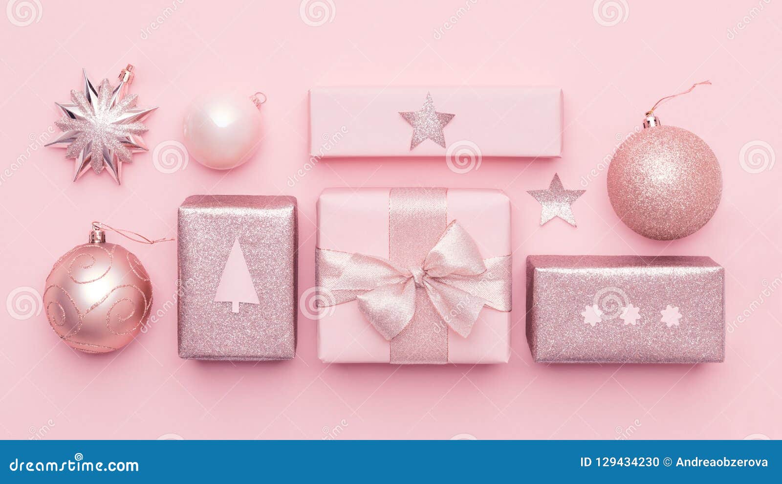 Bei Regali Di Natale.Insegna Minima Di Natale Di Rosa Pastello Bei Regali Nordici Di Natale Isolati Sul Fondo Di Rosa Pastello Fotografia Stock Immagine Di Magia Disposizione 129434230