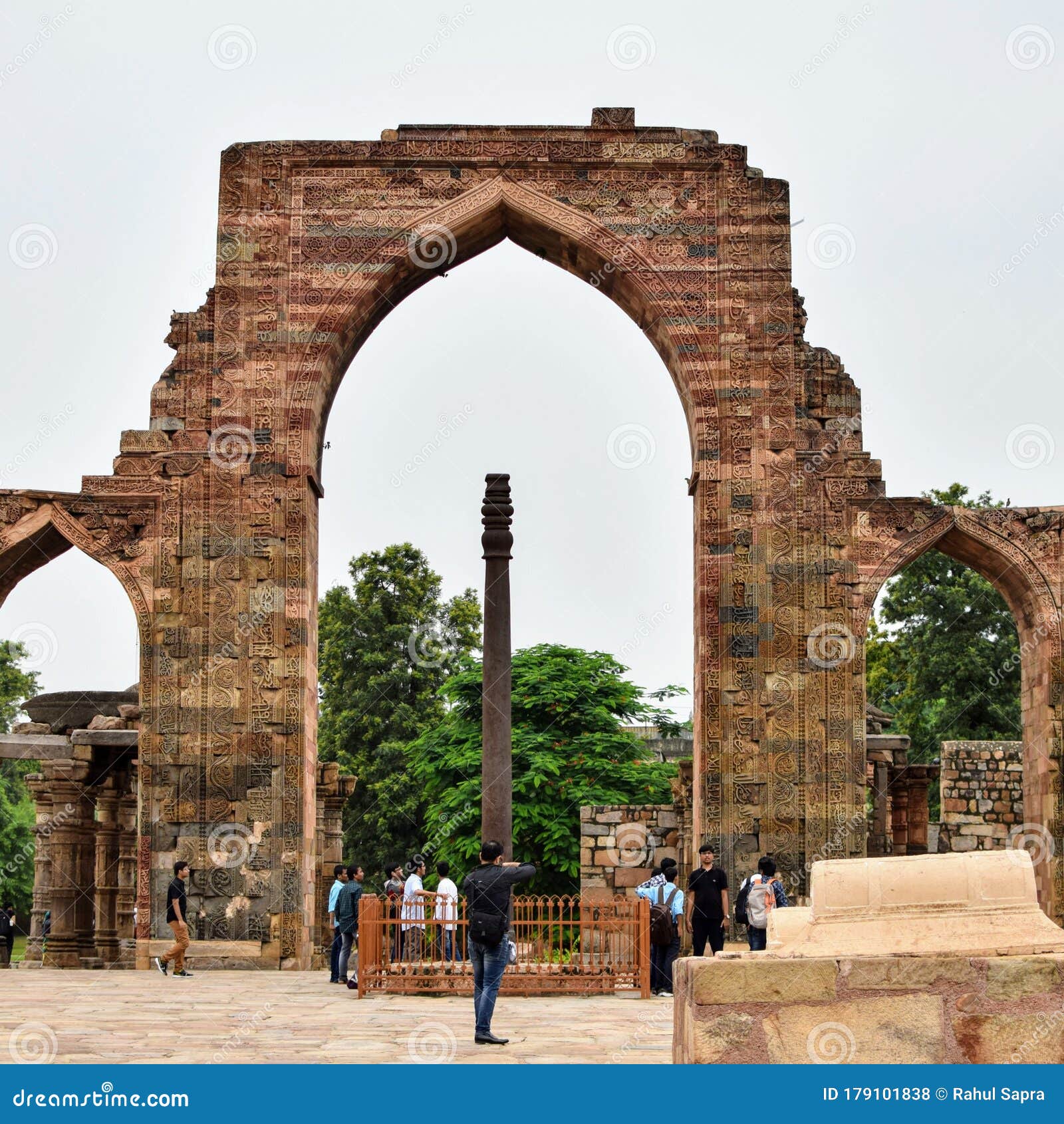 qutub-minar-and-complex-delhi-sultanate-islamic-archi-vrogue-co