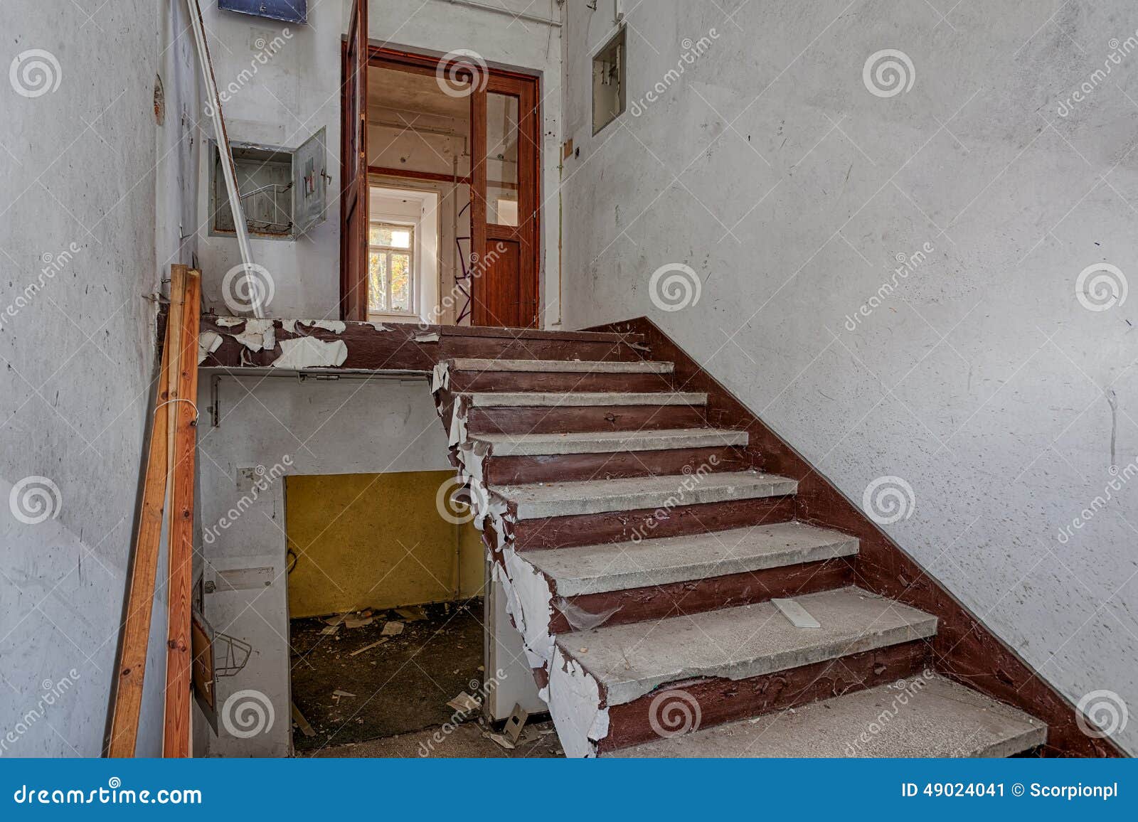 Inside the destroyed house stock image. Image of architecture 49024041