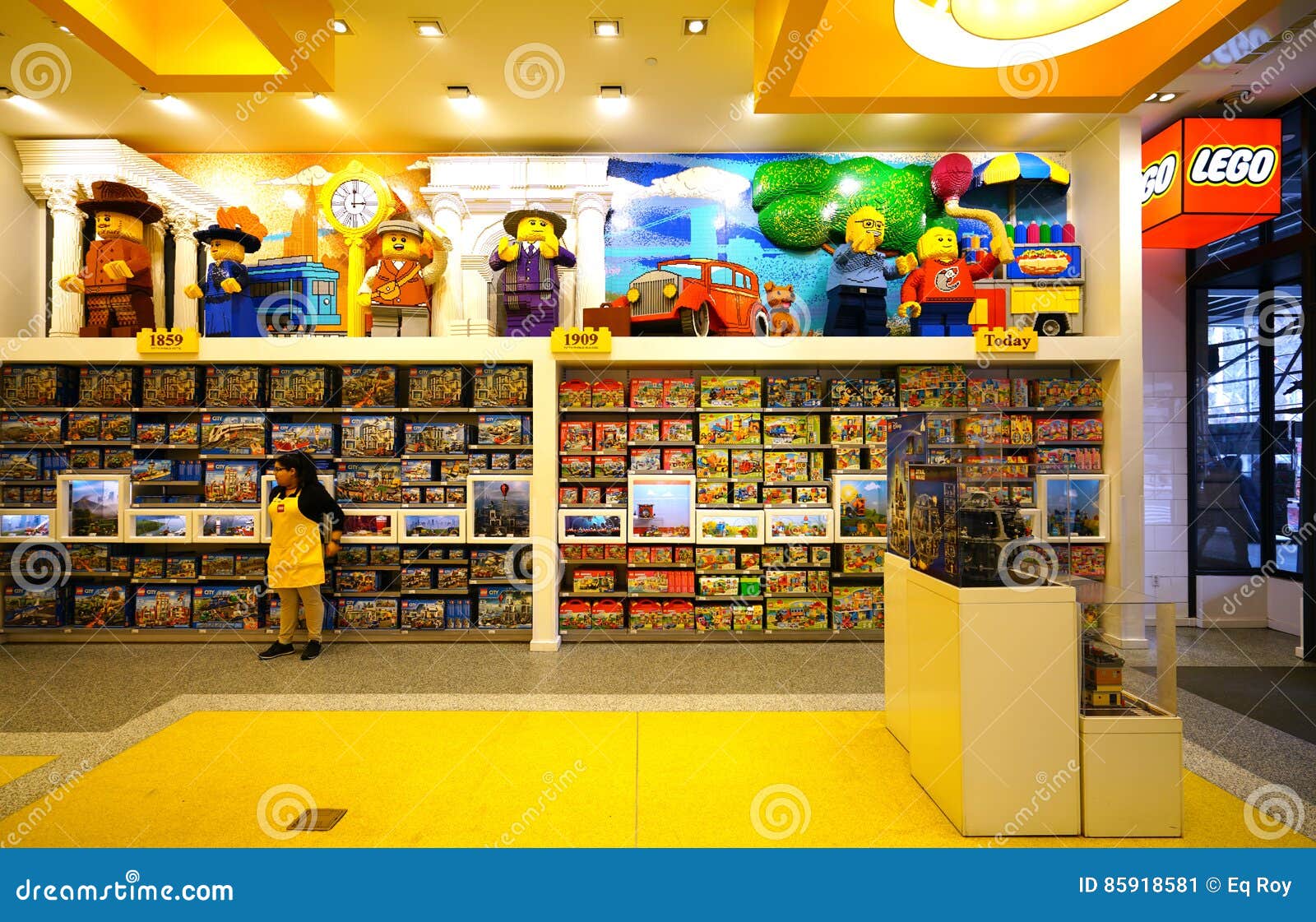 Inside the Lego Store in Rockefeller Center in New York City Editorial Photo - Image of manhattan: 85918581