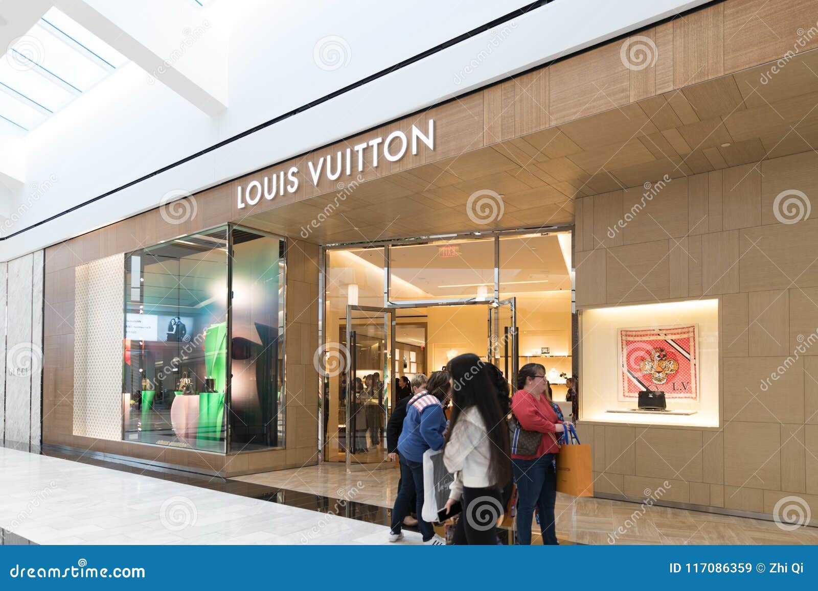 Shoppers in masks wait in line at the Louis Vuitton store in the King of  Prussia Mall located near Philadelphia, PA - social distancing shopping  Stock Photo - Alamy