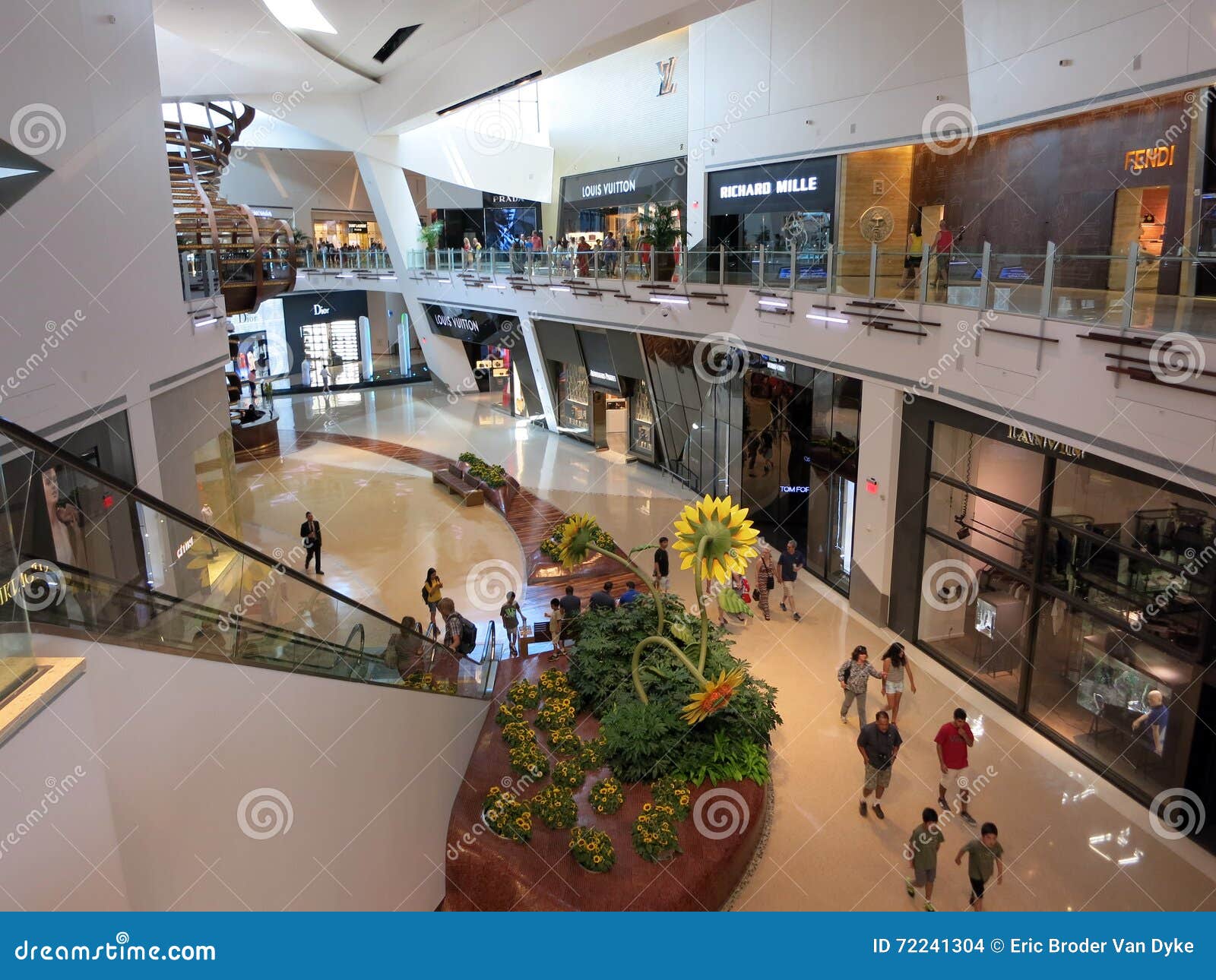 Inside The Shops At Crystals Editorial Stock Image - Image of modern, citycenter: 72241304