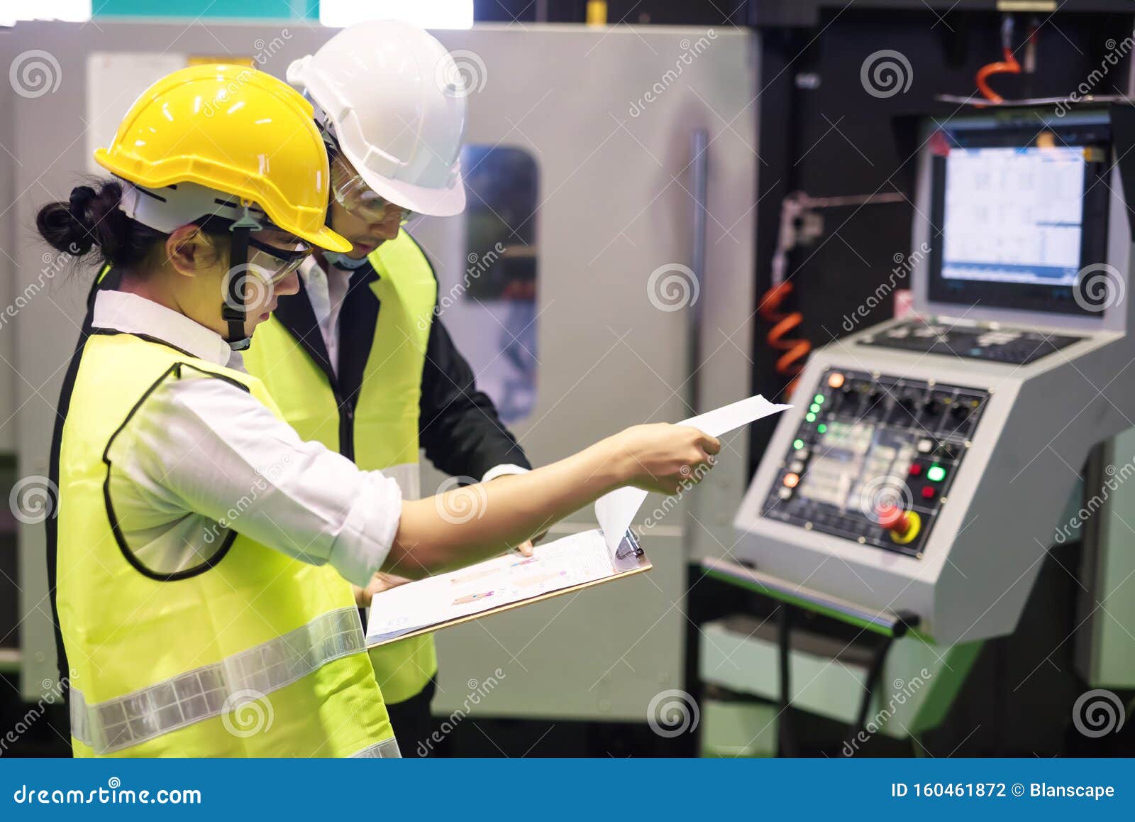 inspector check audit report in factory