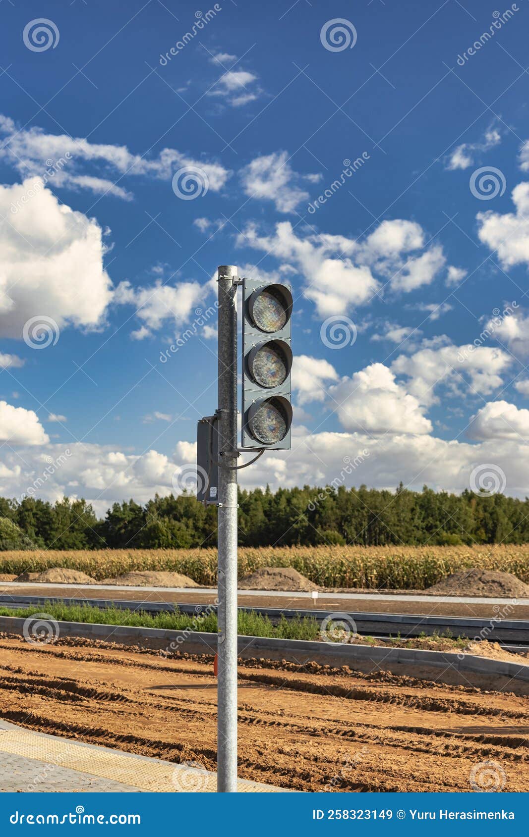 Installation of Group Traffic Lights during the Construction of a New