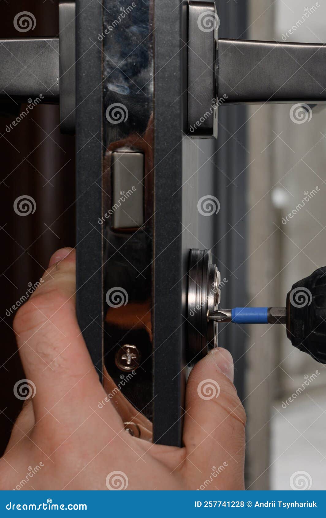 Installation of Lock and Door Handle To Interior Doors, Locksmith Works