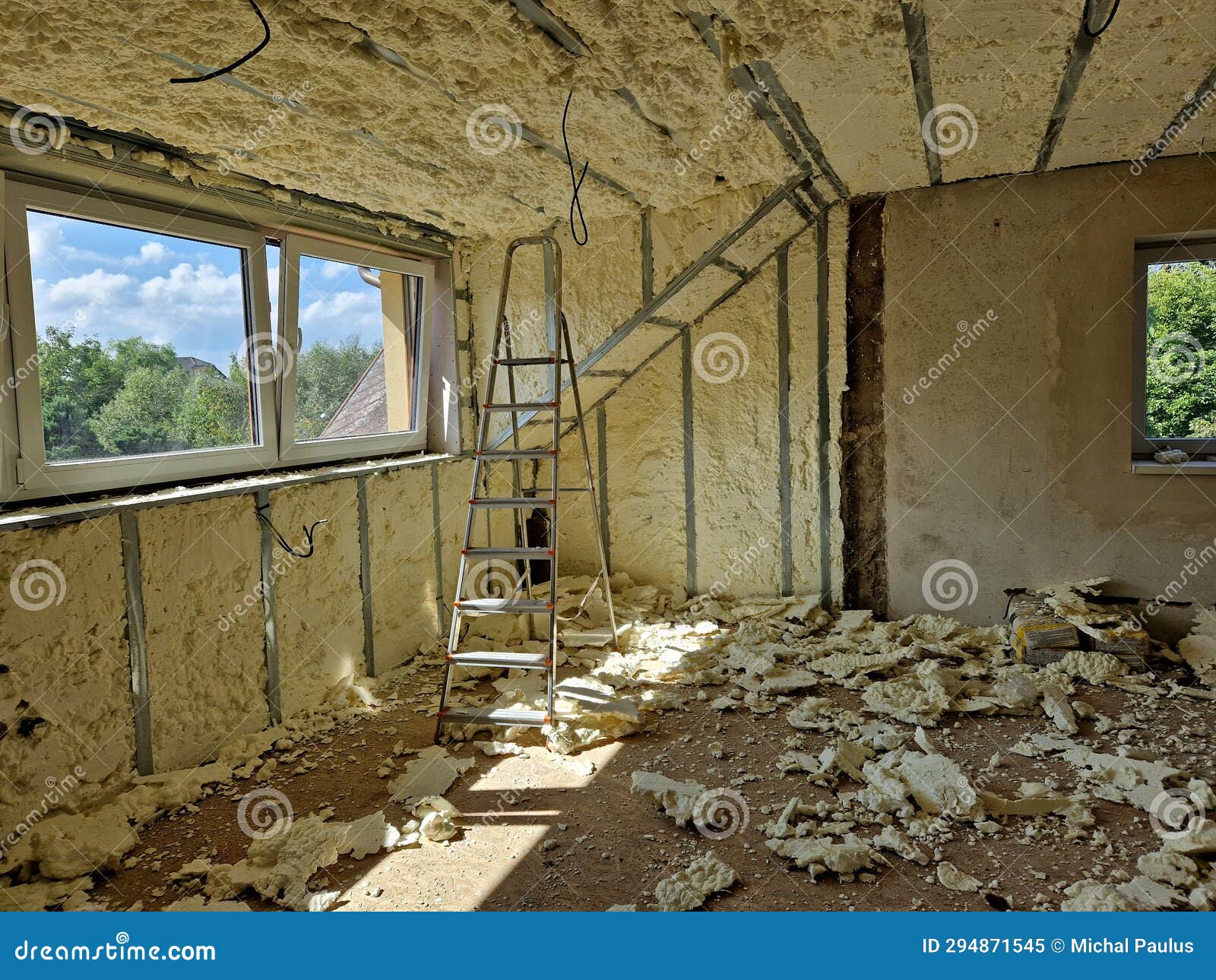 Installation of Polyurethane Foam Insulation with Compressed Gas Stock