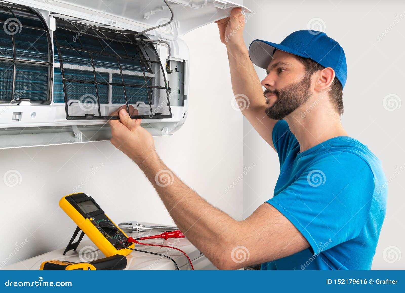 Installation Service Fix Repair Maintenance of an Air Conditioner