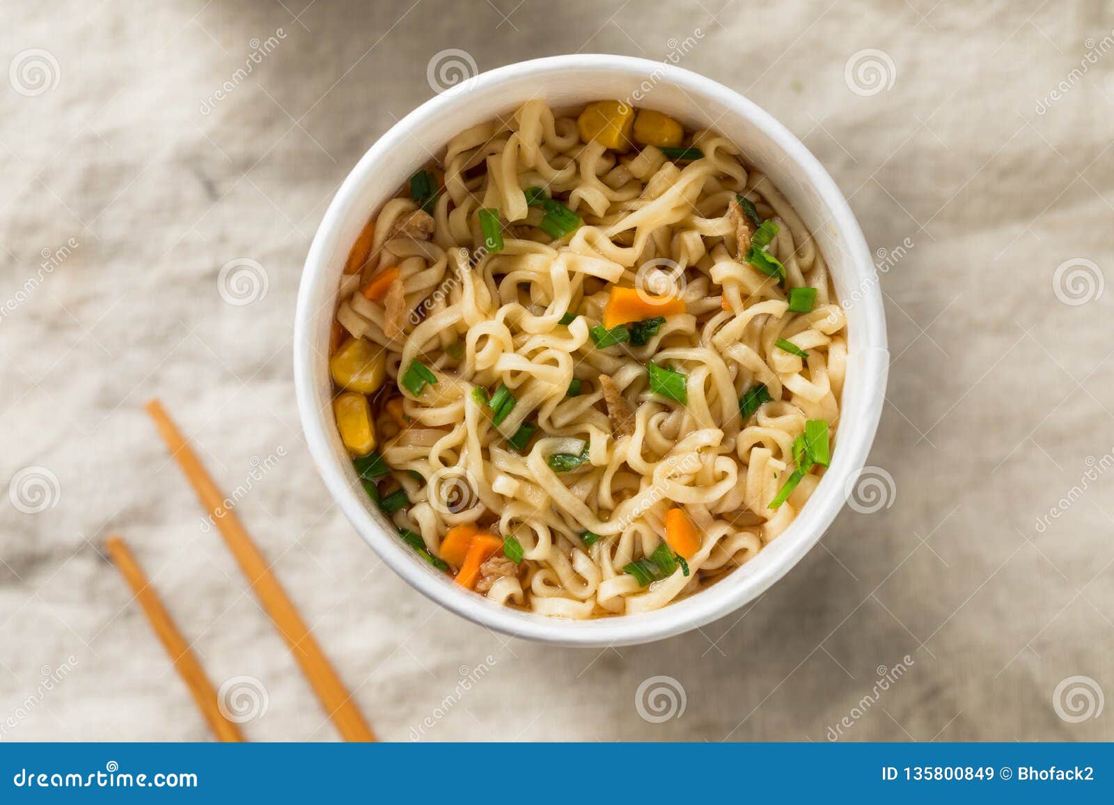 instant ramen noodles in a cup