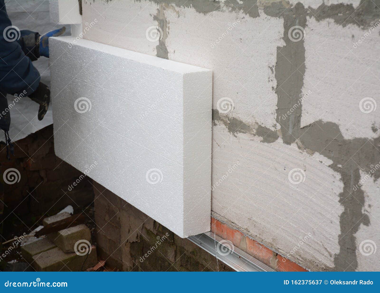 Installing Rigid Foam Board Insulation Using Screws With Large Washers