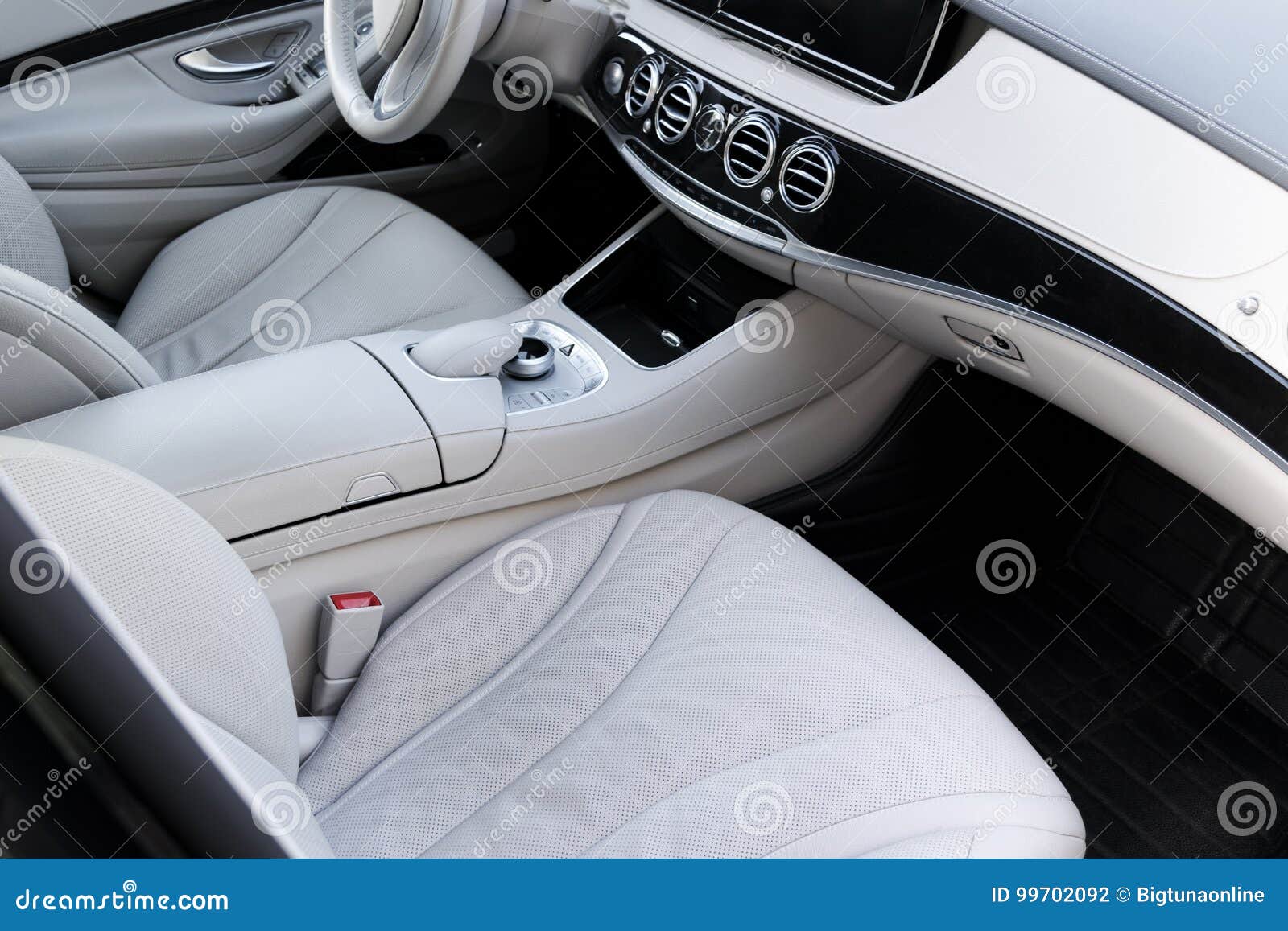 Voiture De Luxe Avec Intérieur En Cuir Blanc Avec Tapis De Sol En Eva De  Haute