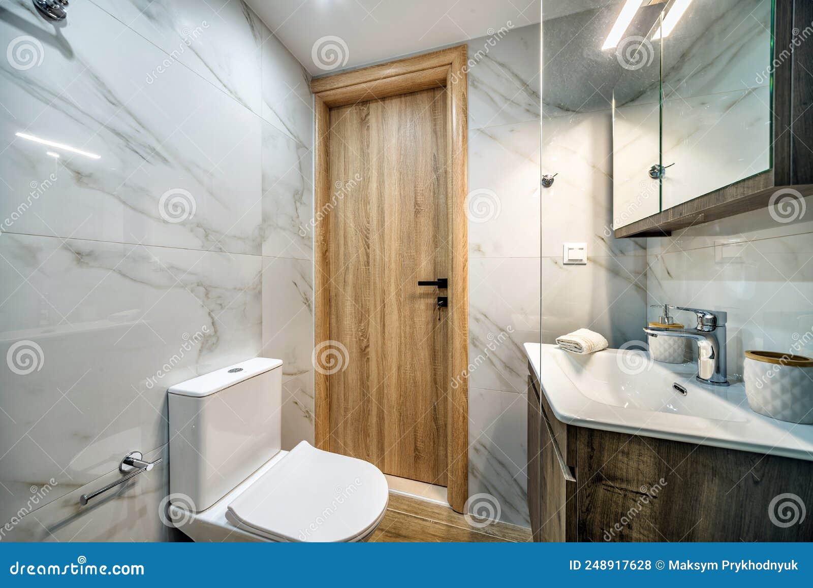 toilette-separe-salle-bain-moderne