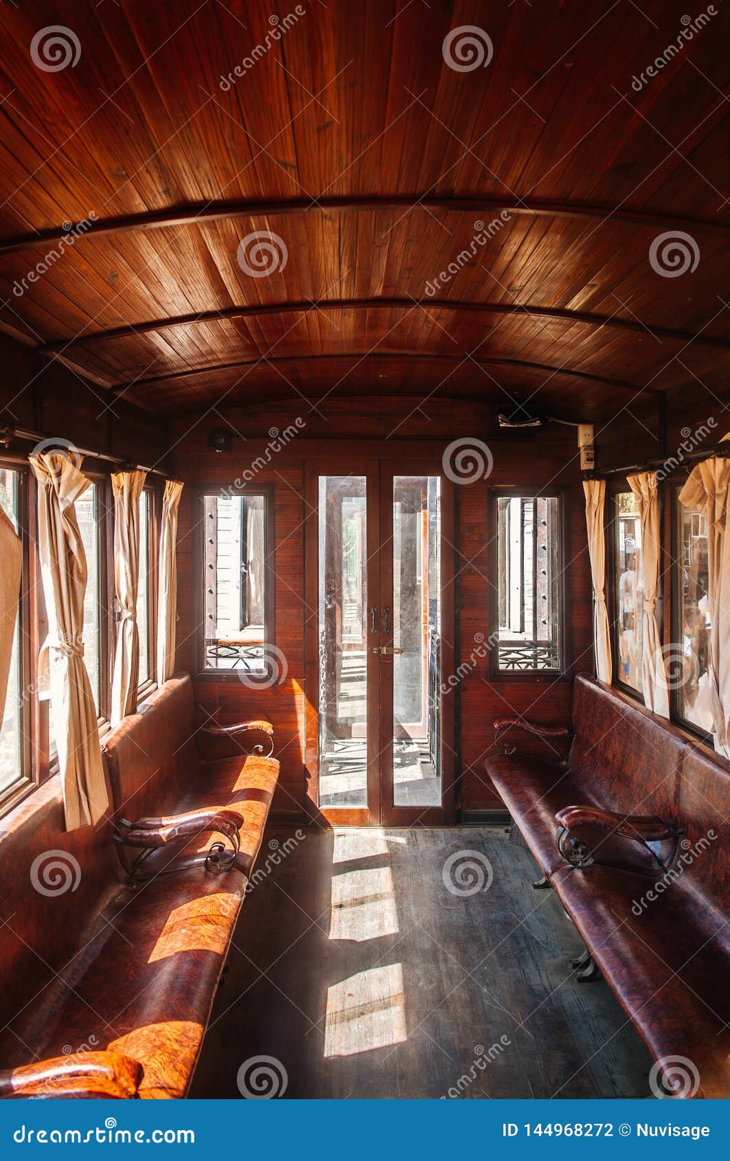 Ancien train en bois, Collection