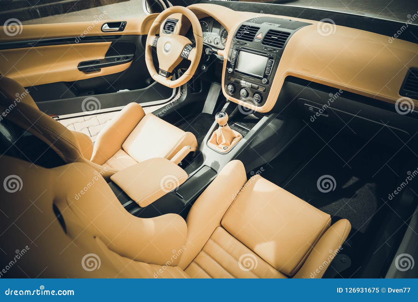 Interieur En Cuir Beige Du Golf De Volkswagen 5 R32 Image