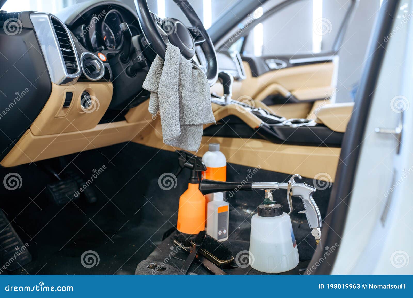 Nettoyage Interieur Voiture lyon Soins Habitacle - Tec-Detailing