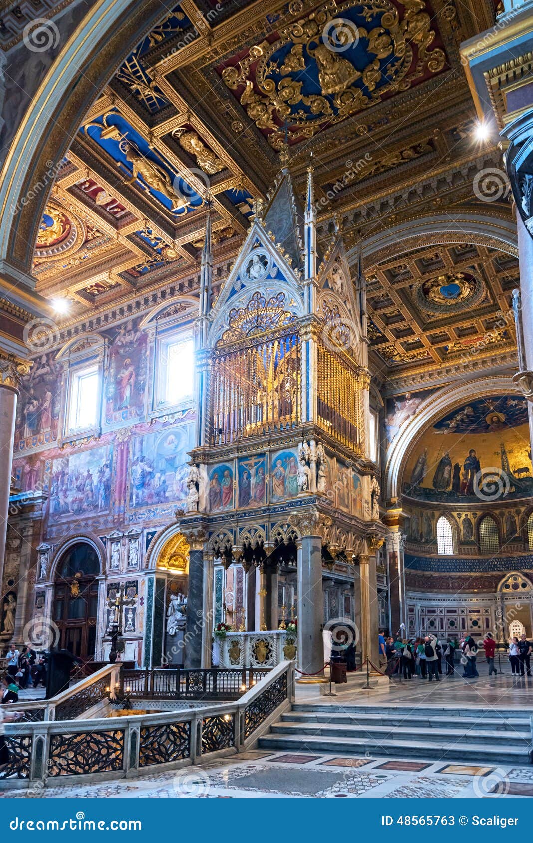 Messa San Giovanni In Laterano Interior of the Basilica Di San Giovanni in Laterano, Rome Editorial