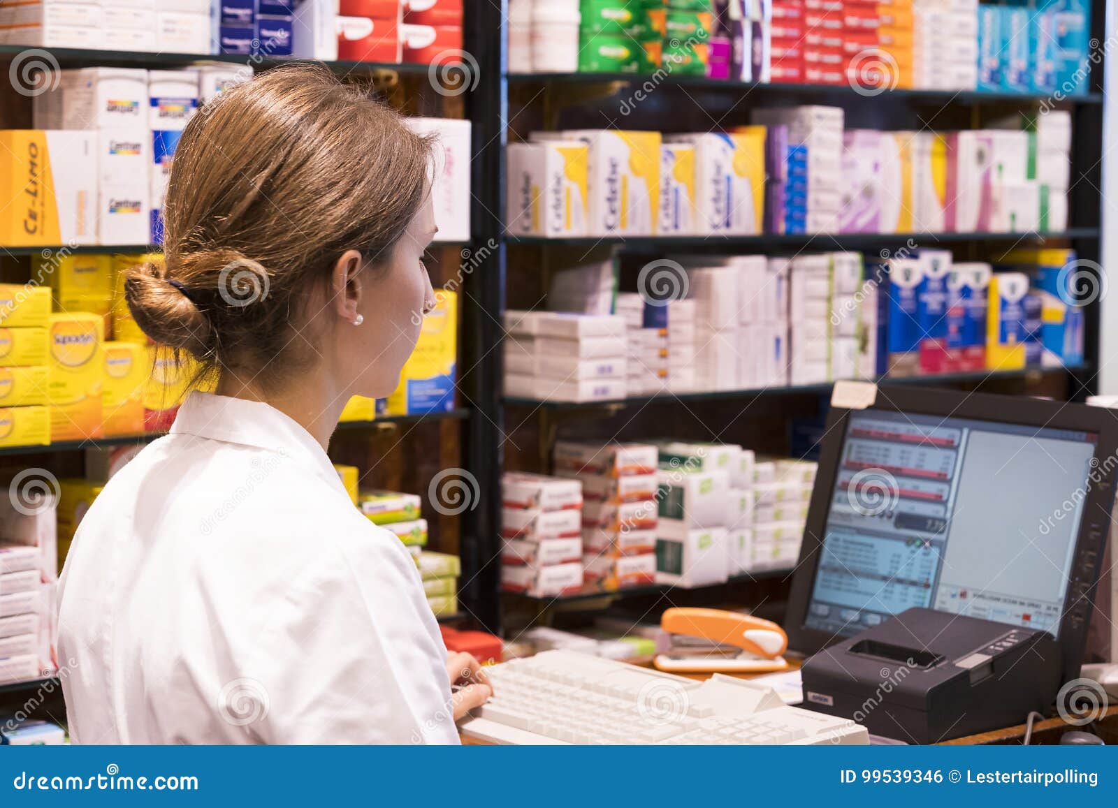 Facade of Drogasil Drugstore Editorial Image - Image of branch