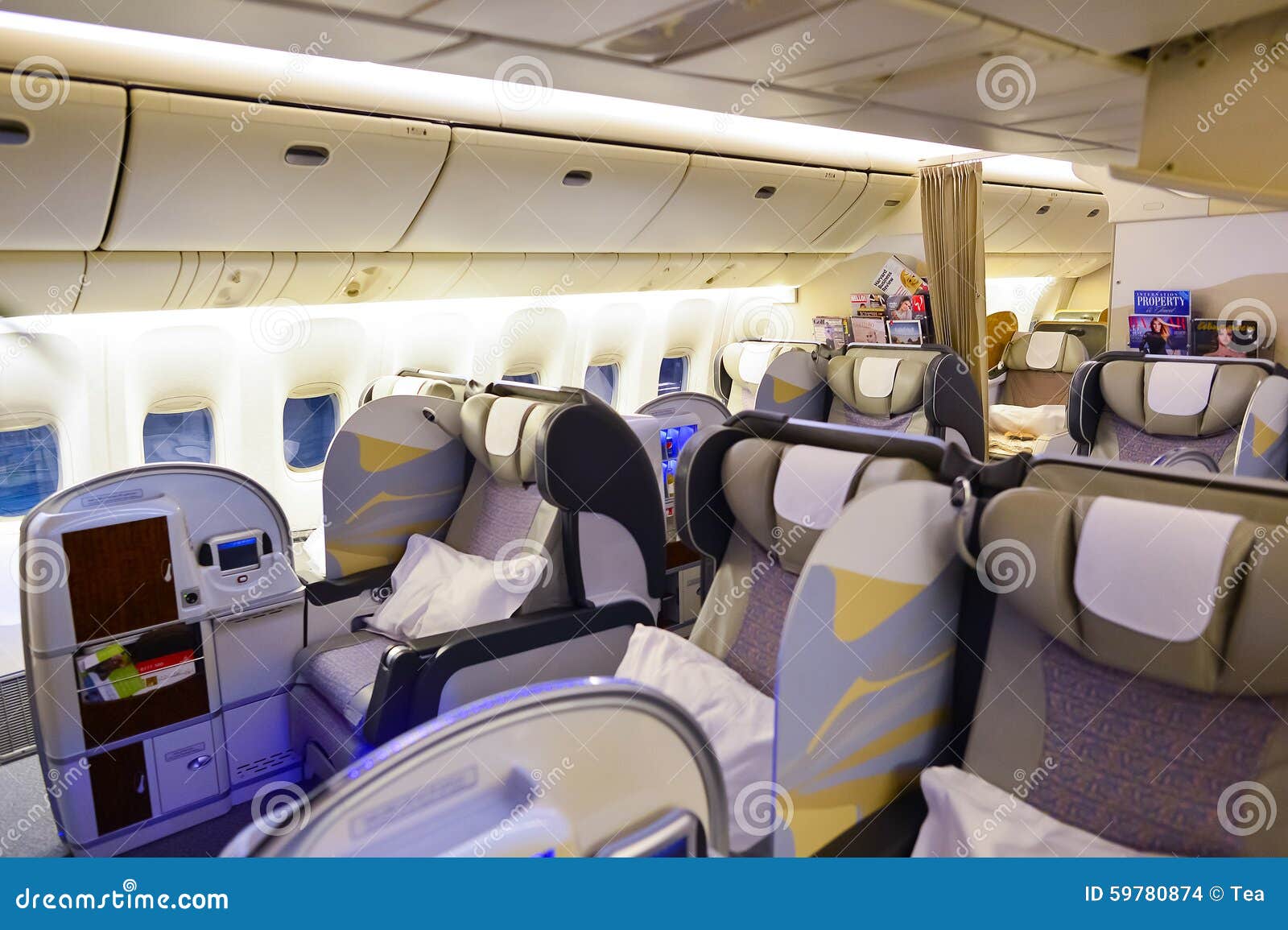 Interior De Primeira Classe Boeing-777 Da Emirates Imagem de Stock  Editorial - Imagem de conforto, vôo: 59780874, image size:1600x1155