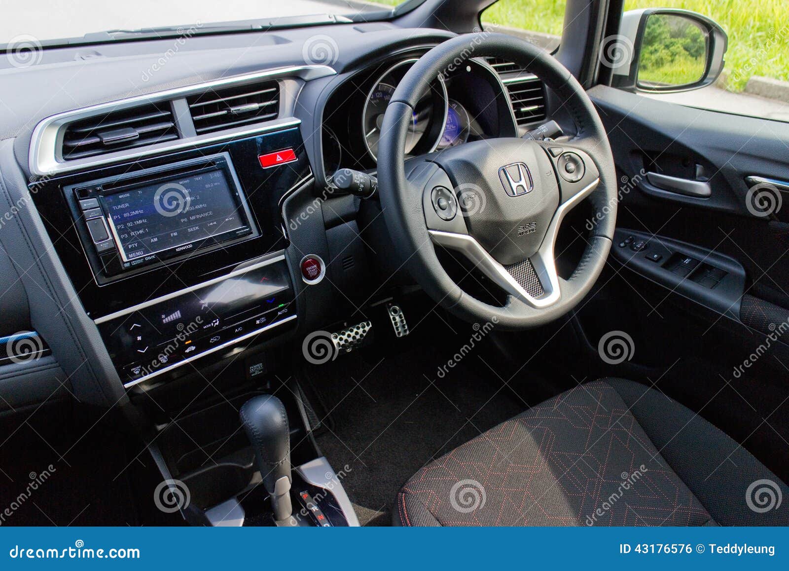 Interior De Honda Jazz Fit 2014 Foto editorial Imagen de concepto